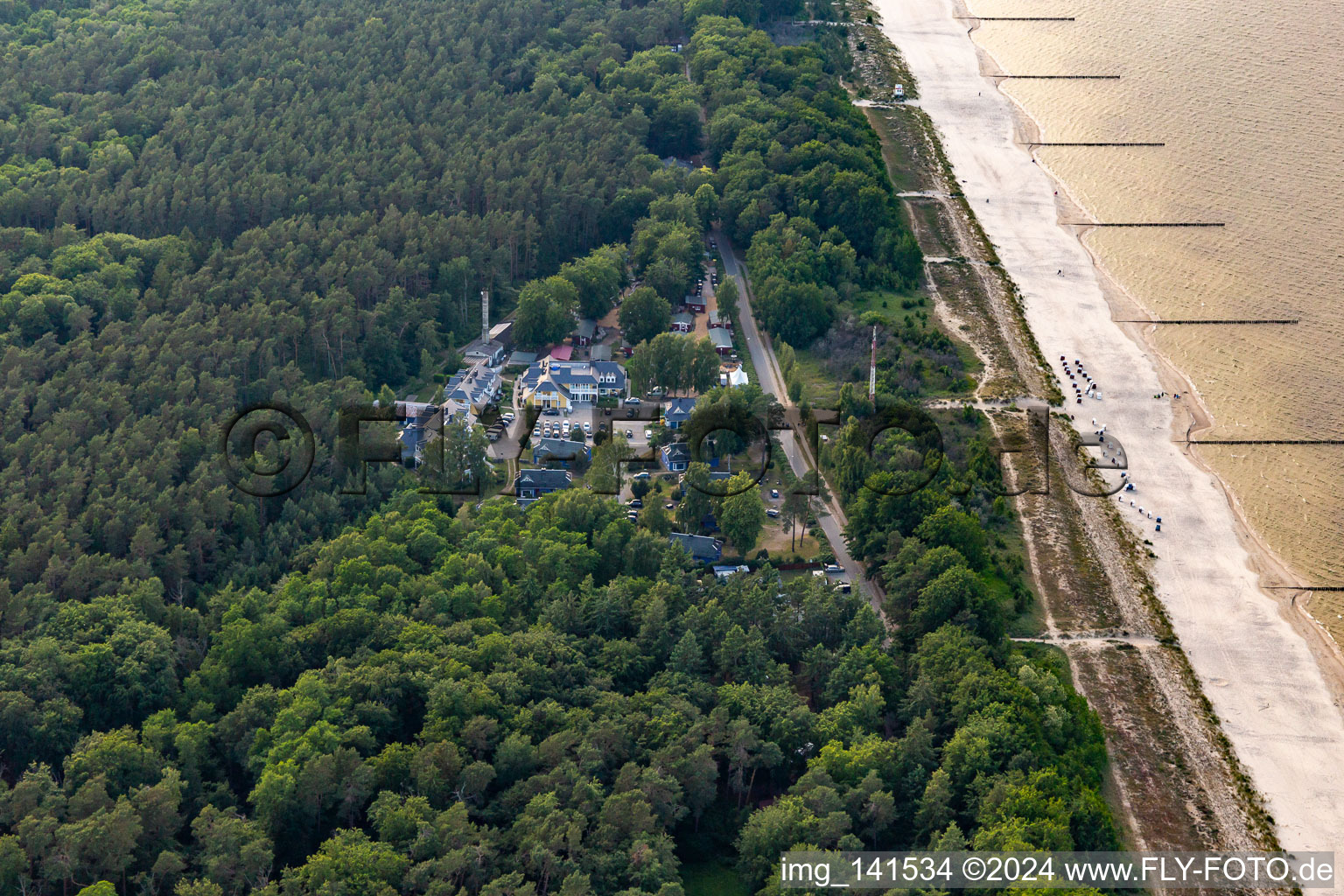 Vue aérienne de Village de vacances Derrière la Dune à Ückeritz dans le département Mecklembourg-Poméranie occidentale, Allemagne