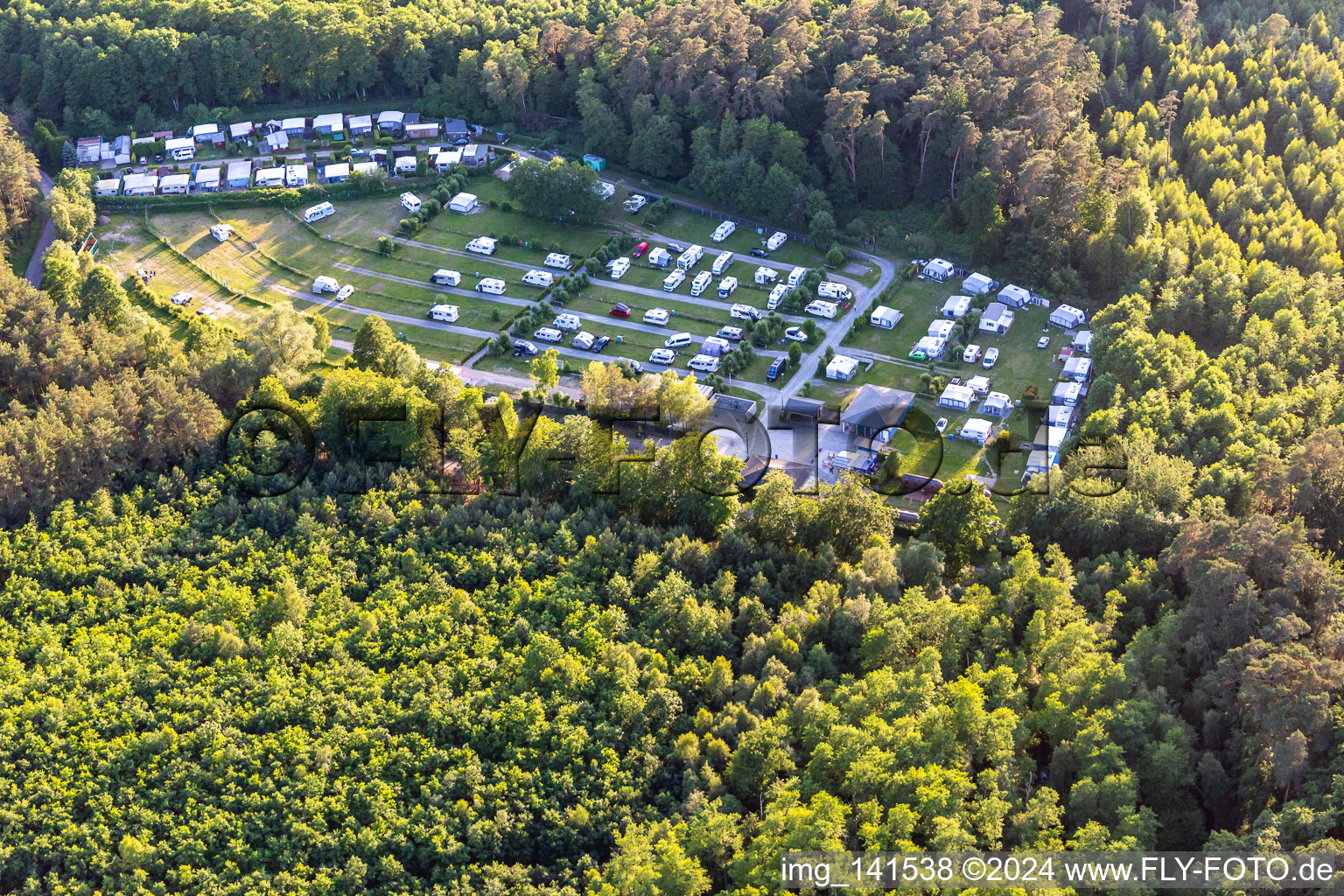 Vue aérienne de Camping Mer Baltique Bansin à le quartier Bansin in Heringsdorf dans le département Mecklembourg-Poméranie occidentale, Allemagne