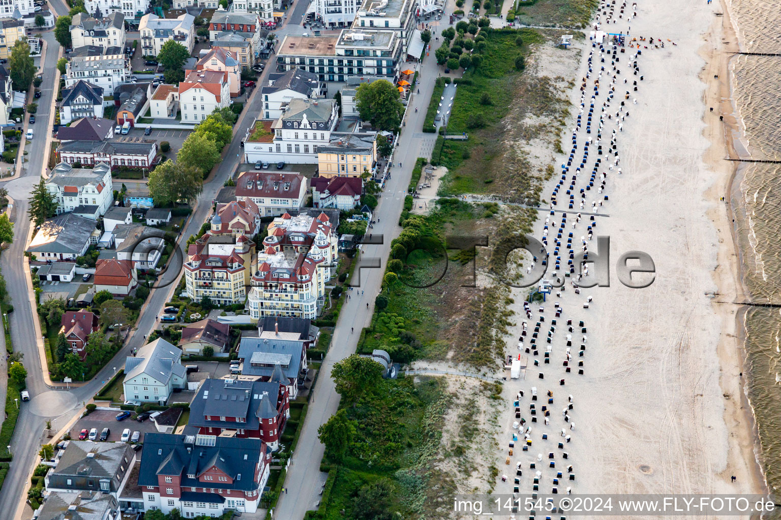 Vue aérienne de Hôtel de plage SEETELHOTEL Kaiserstrand à le quartier Bansin in Heringsdorf dans le département Mecklembourg-Poméranie occidentale, Allemagne