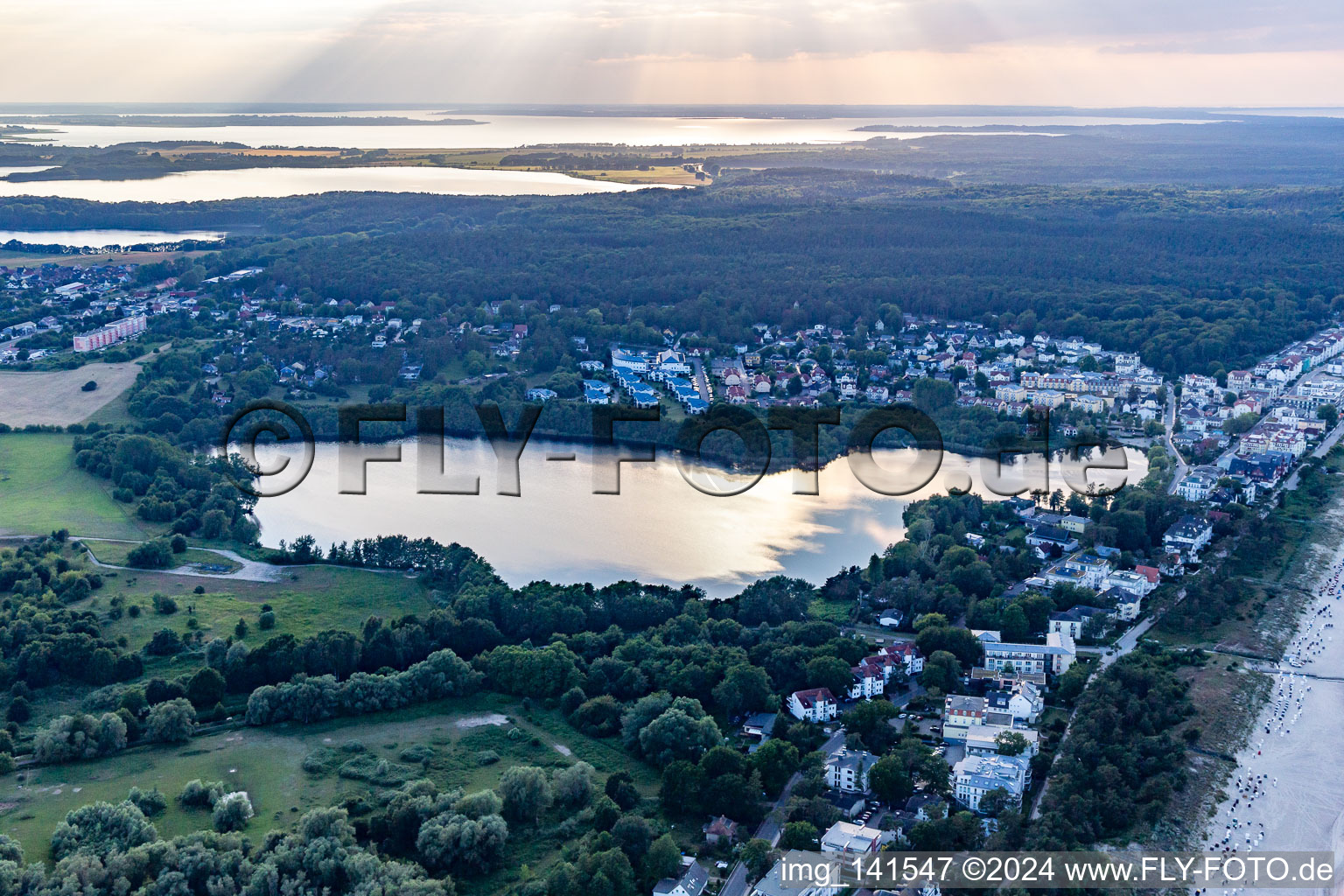 Vue aérienne de Lac Schloon à le quartier Neuhof U in Heringsdorf dans le département Mecklembourg-Poméranie occidentale, Allemagne