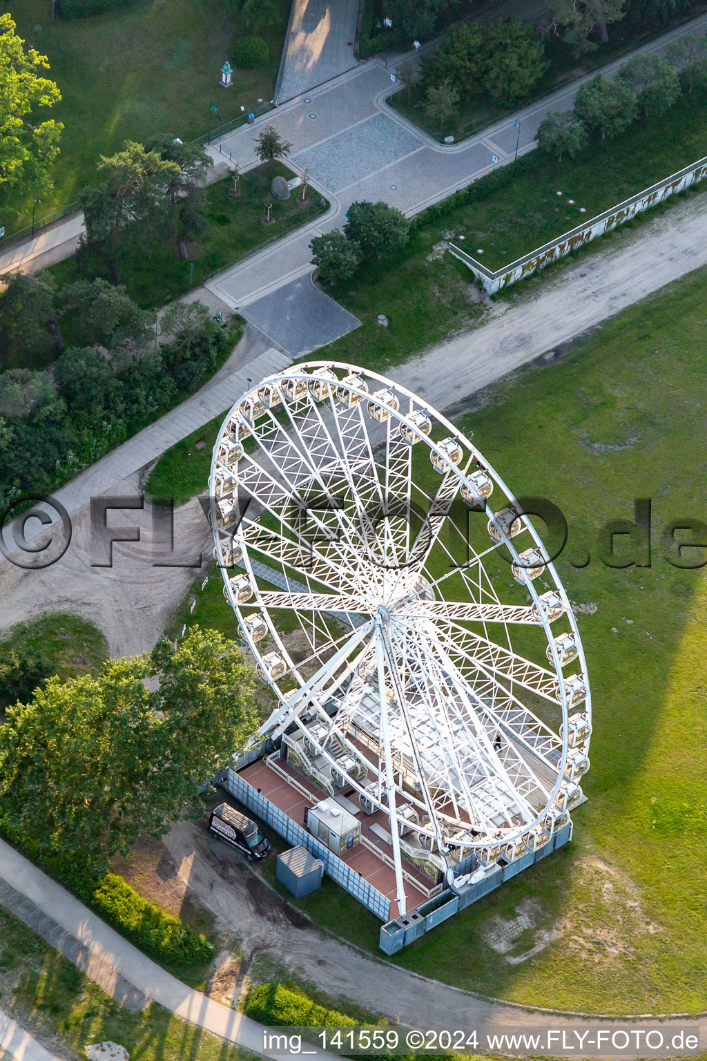 Vue aérienne de Grande roue Heringsdorf à Heringsdorf dans le département Mecklembourg-Poméranie occidentale, Allemagne