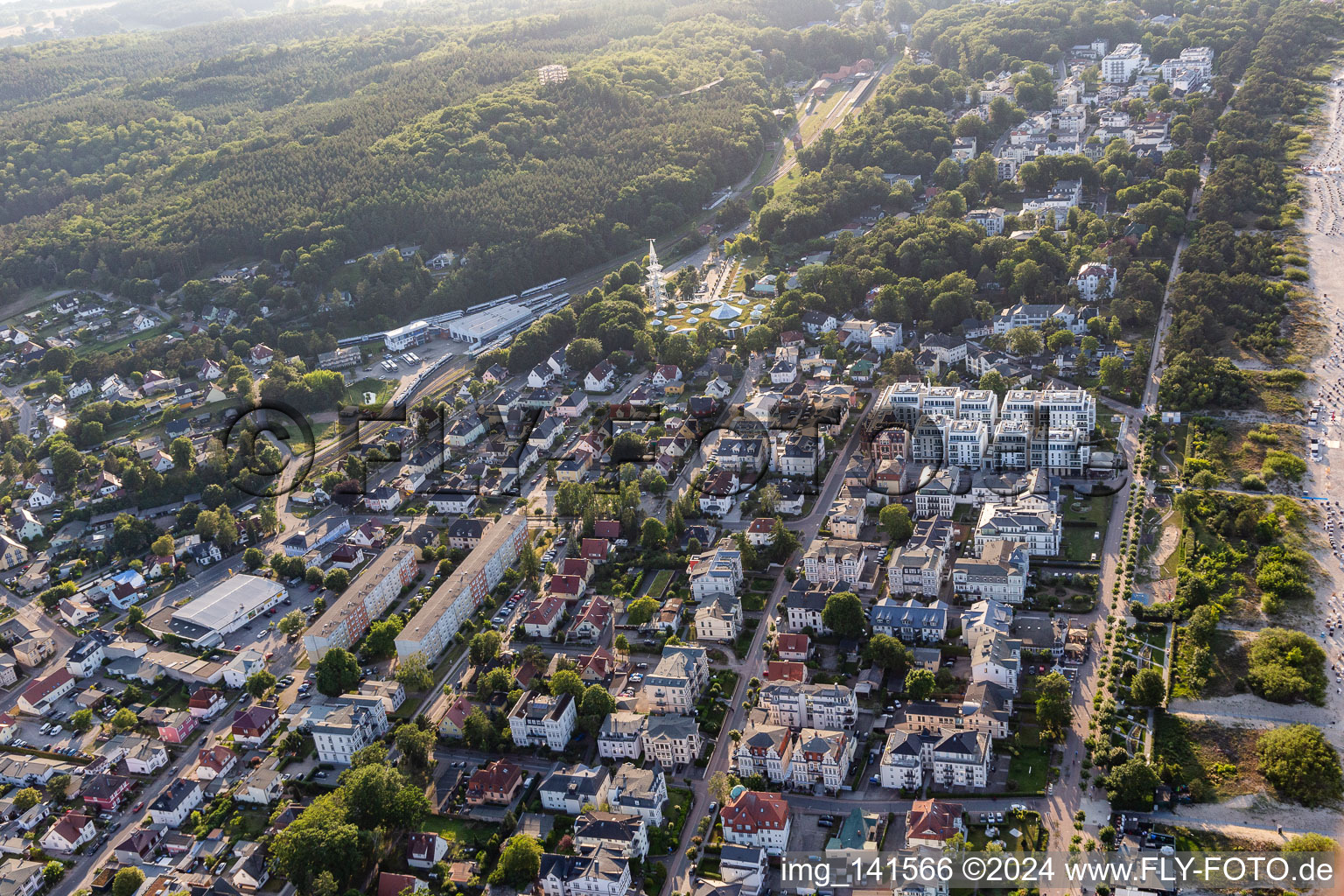 Vue aérienne de Goethestr à le quartier Ahlbeck U in Heringsdorf dans le département Mecklembourg-Poméranie occidentale, Allemagne