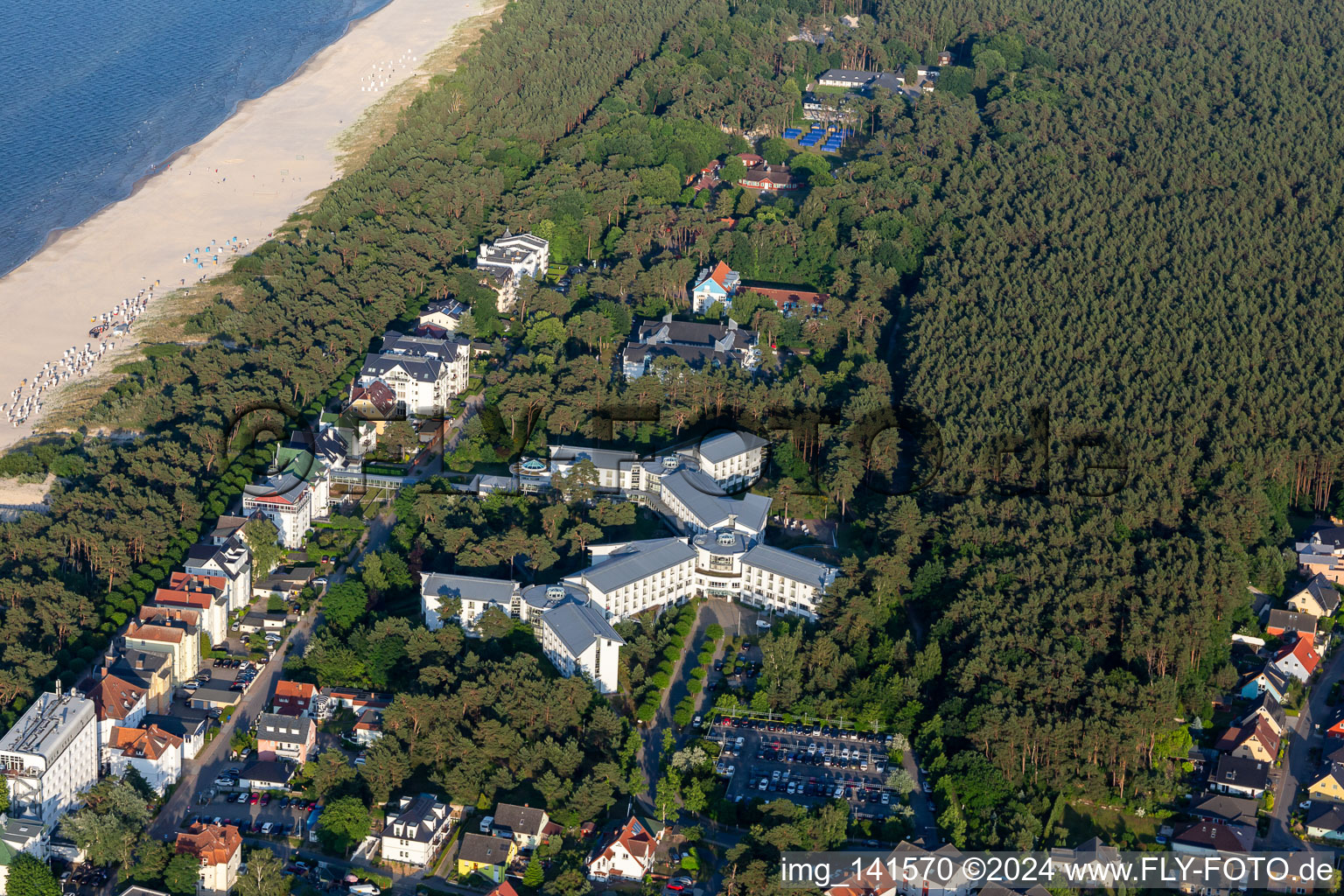 Vue aérienne de Clinique de rééducation Seebad Ahlbeck à le quartier Ahlbeck U in Heringsdorf dans le département Mecklembourg-Poméranie occidentale, Allemagne