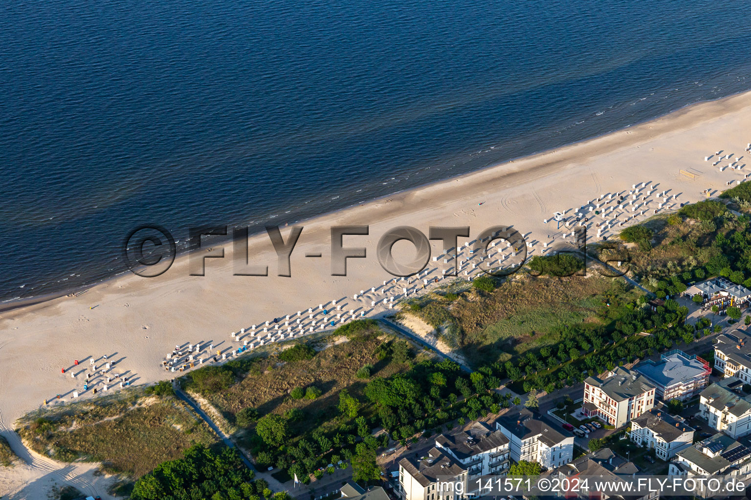 Vue aérienne de Plage de la mer Baltique sur Dünenstr à le quartier Ahlbeck U in Heringsdorf dans le département Mecklembourg-Poméranie occidentale, Allemagne