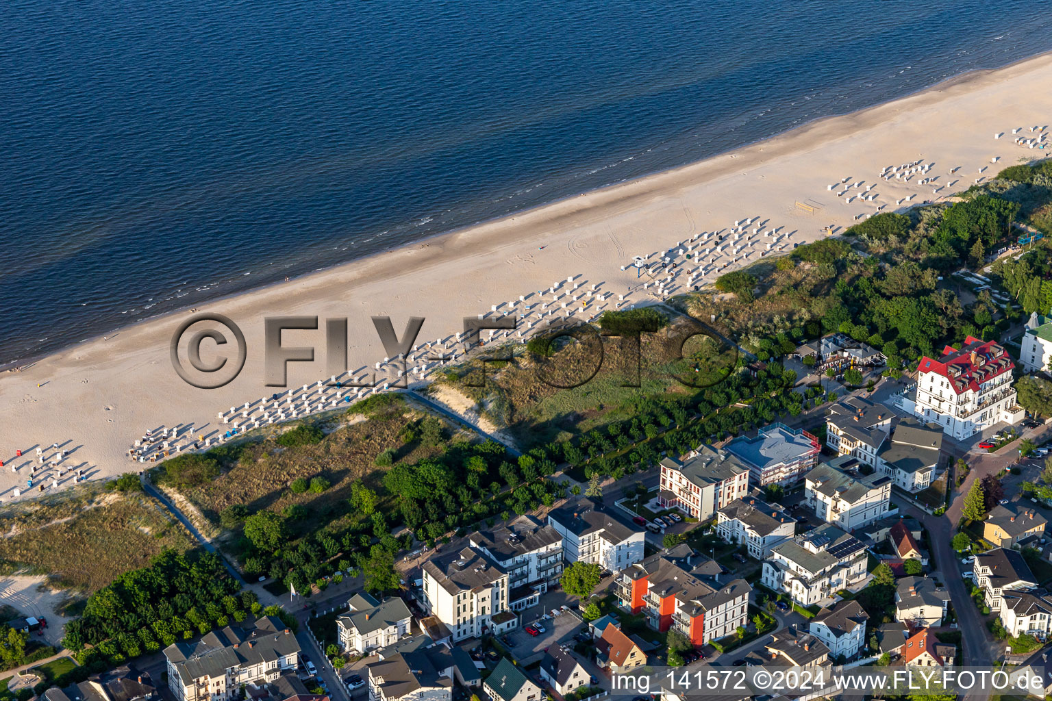 Vue aérienne de Plage de la mer Baltique sur Dünenstr à le quartier Ahlbeck U in Heringsdorf dans le département Mecklembourg-Poméranie occidentale, Allemagne