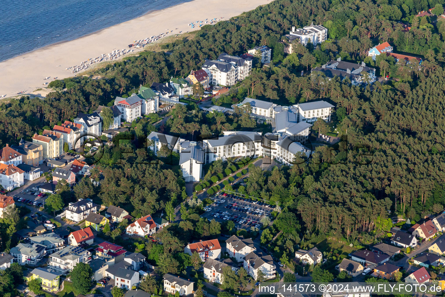 Vue aérienne de Clinique de rééducation Seebad Ahlbeck à le quartier Ahlbeck U in Heringsdorf dans le département Mecklembourg-Poméranie occidentale, Allemagne