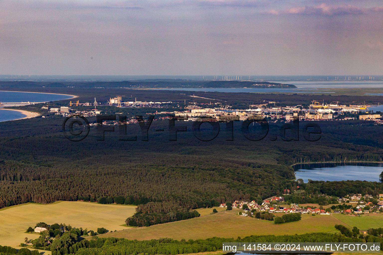 Vue aérienne de De l'ouest à Świnoujście dans le département Poméranie occidentale, Pologne