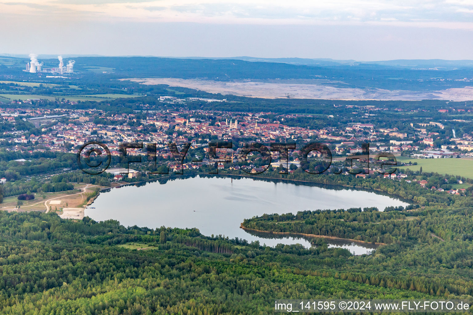 Vue aérienne de Olbersdorfer See depuis le sud-ouest à Olbersdorf dans le département Saxe, Allemagne