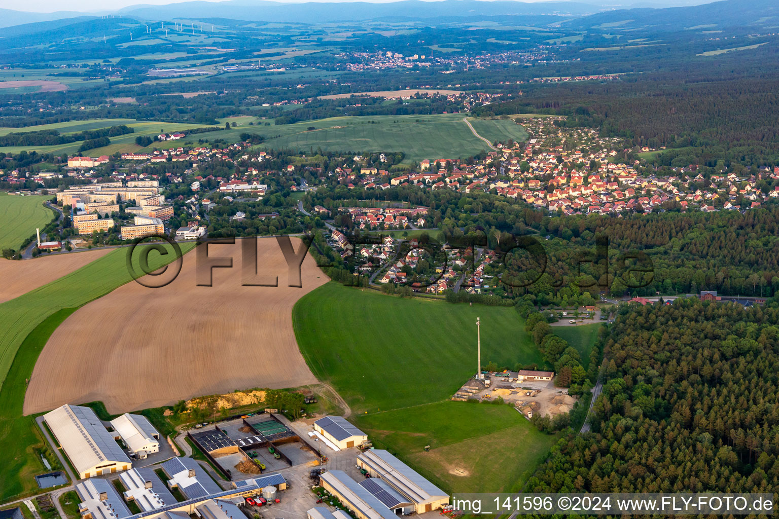 Vue aérienne de De l'ouest à le quartier Das Städtel in Olbersdorf dans le département Saxe, Allemagne