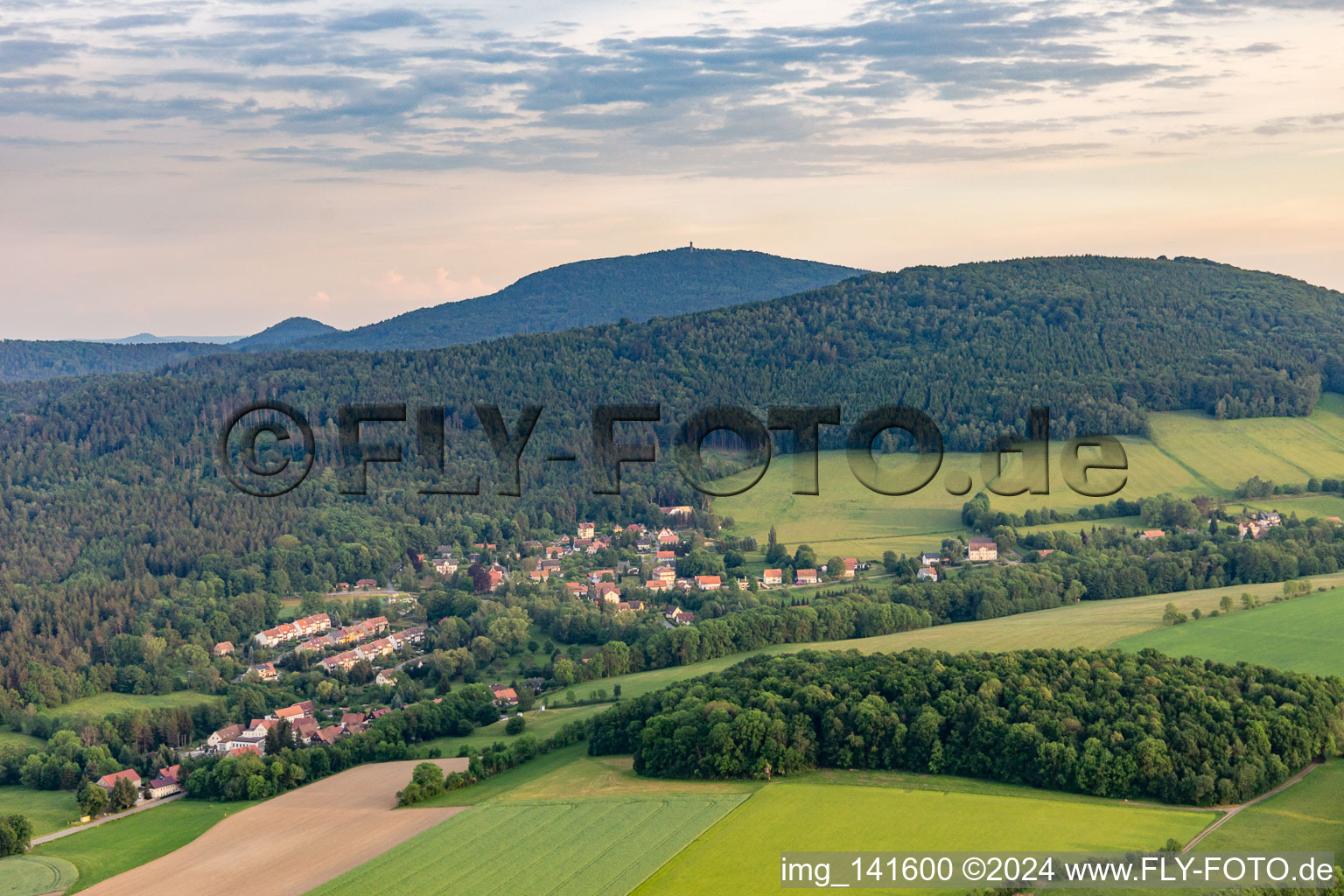 Vue aérienne de Du nord à le quartier Hänischmühe in Jonsdorf dans le département Saxe, Allemagne