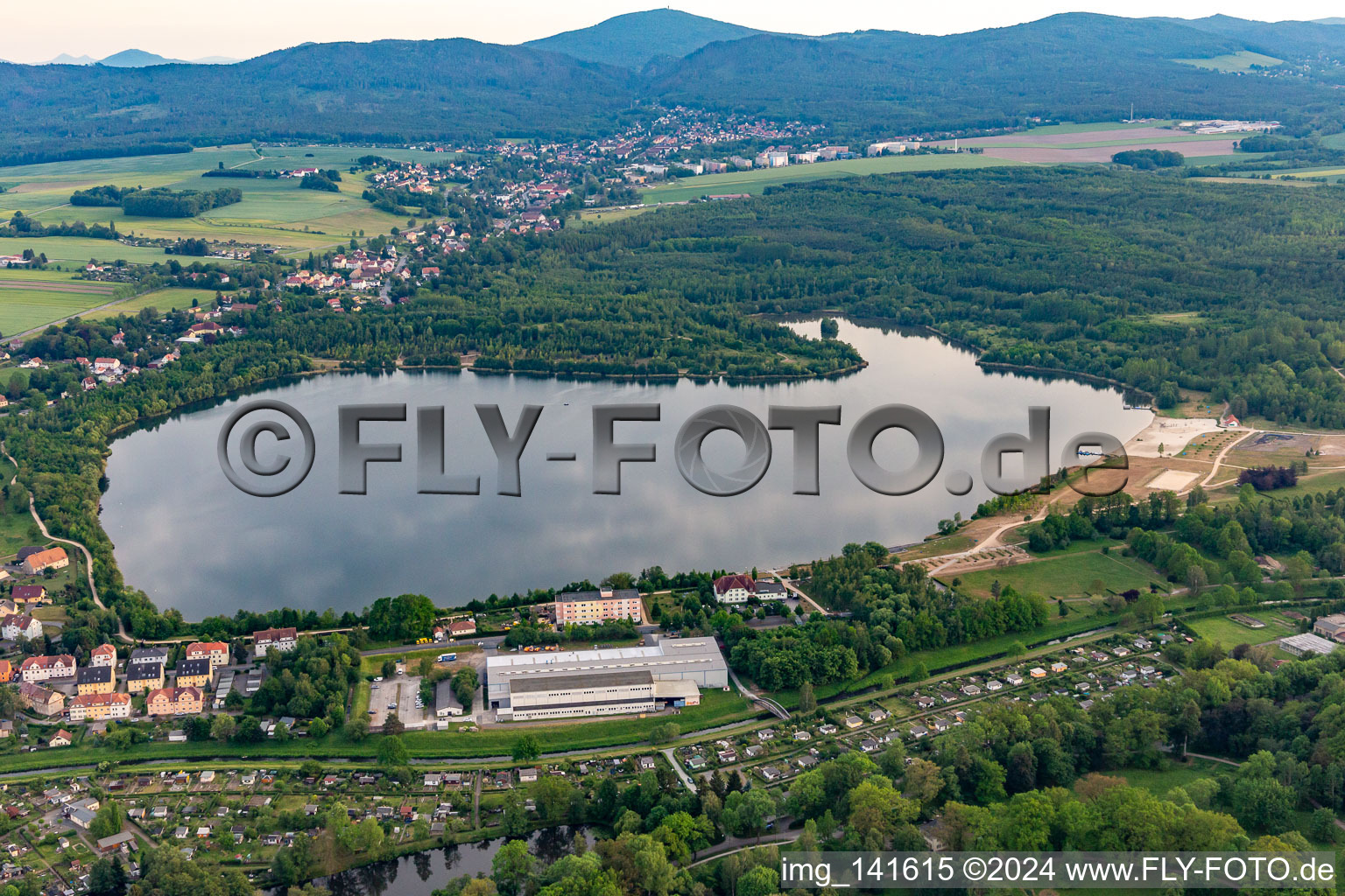 Vue aérienne de Olbersdorfer See depuis le nord à Olbersdorf dans le département Saxe, Allemagne