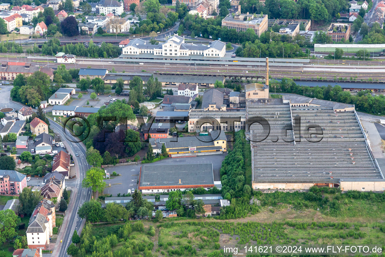 Vue aérienne de Usine de tissage de coton Zittau BWZ GmbH à la gare principale à Zittau dans le département Saxe, Allemagne