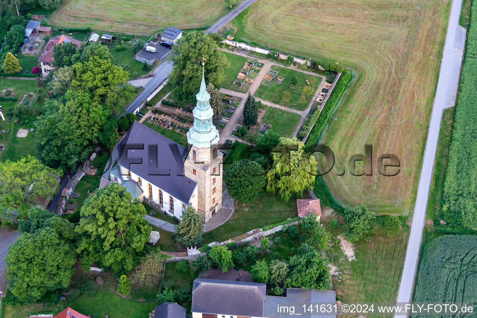 Vue aérienne de Église Wittgendorf à le quartier Wittgendorf in Zittau dans le département Saxe, Allemagne