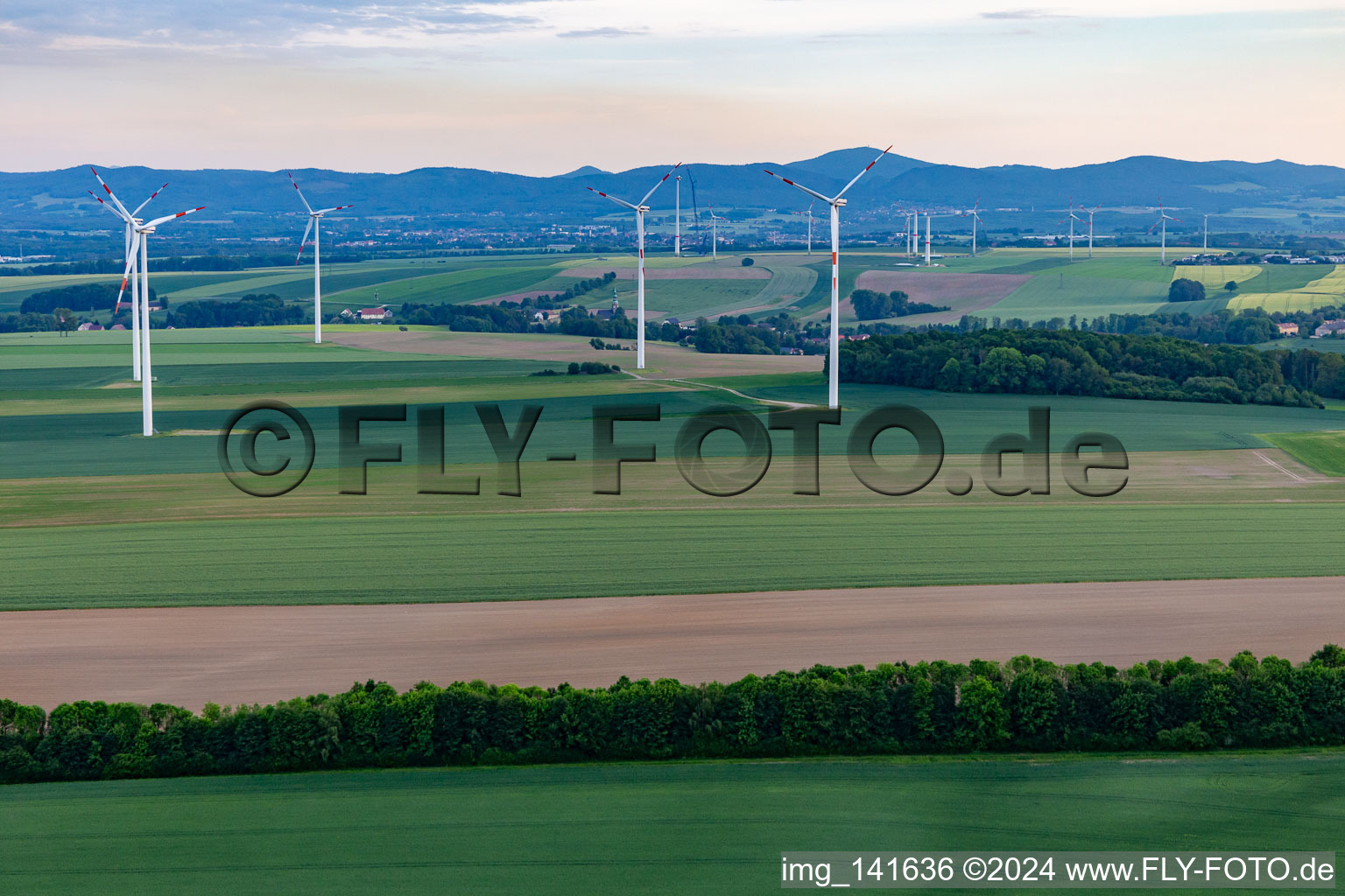 Vue aérienne de Panorama Steinberg au parc éolien Dittelsdorf à le quartier Dittelsdorf in Zittau dans le département Saxe, Allemagne