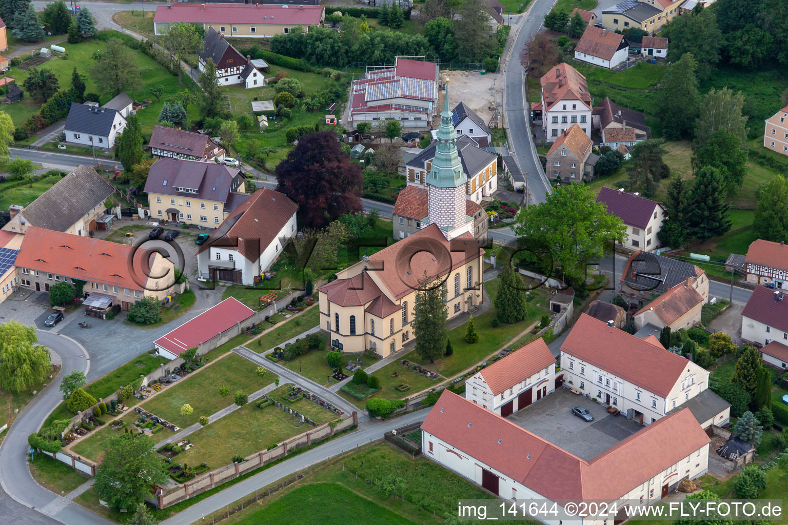 Vue aérienne de Église Dittersbach à le quartier Dittersbach in Bernstadt a. d. Eigen dans le département Saxe, Allemagne