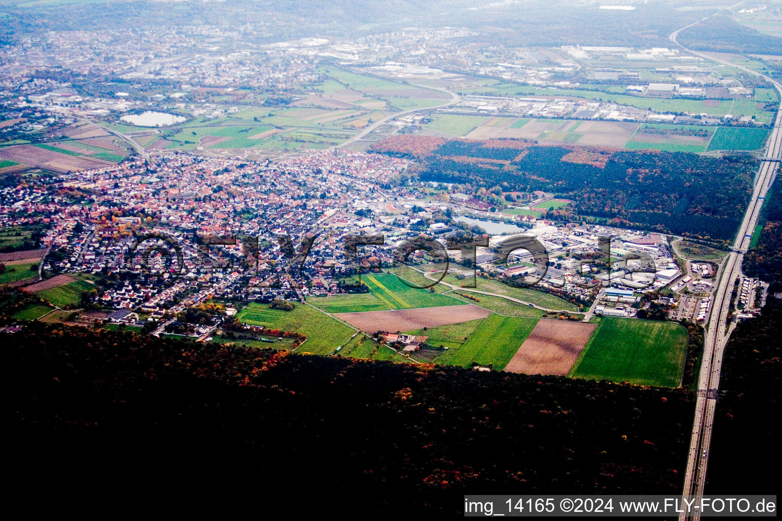 Vue aérienne de Près de Bruchsal à Forst dans le département Bade-Wurtemberg, Allemagne