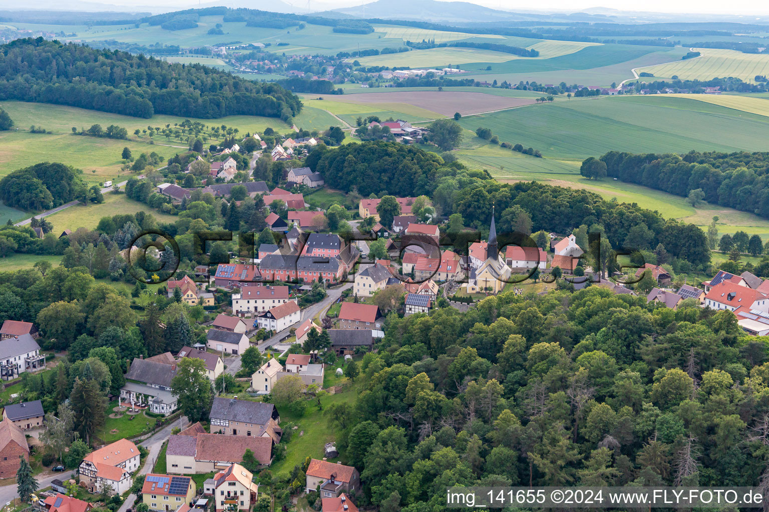 Vue aérienne de Saint Venceslas à le quartier Jauernick-Buschbach in Markersdorf dans le département Saxe, Allemagne