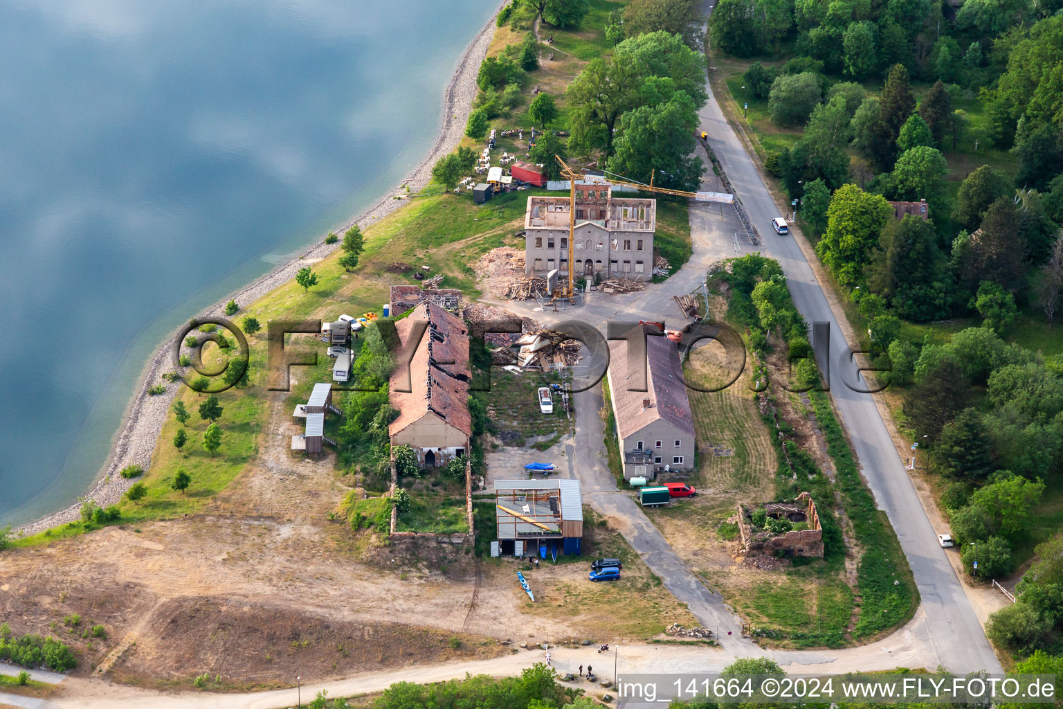 Vue aérienne de Restaurant Little Paradise à Villa Larix sur la promenade de la plage de Berzdorfer See à le quartier Deutsch Ossig in Görlitz dans le département Saxe, Allemagne