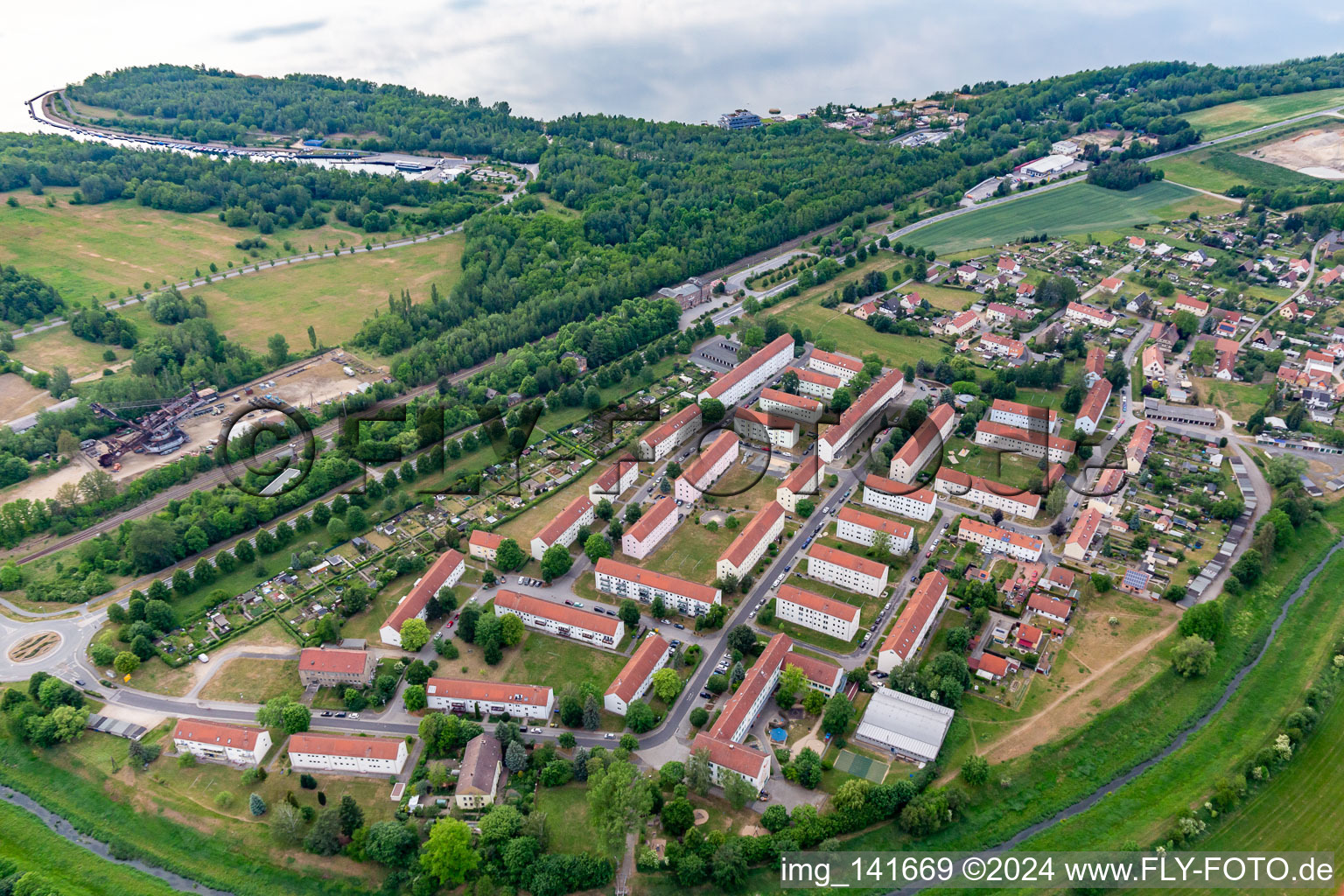 Vue aérienne de Lotissement préfabriqué Karl-Marx-Straße à le quartier Hagenwerder in Görlitz dans le département Saxe, Allemagne