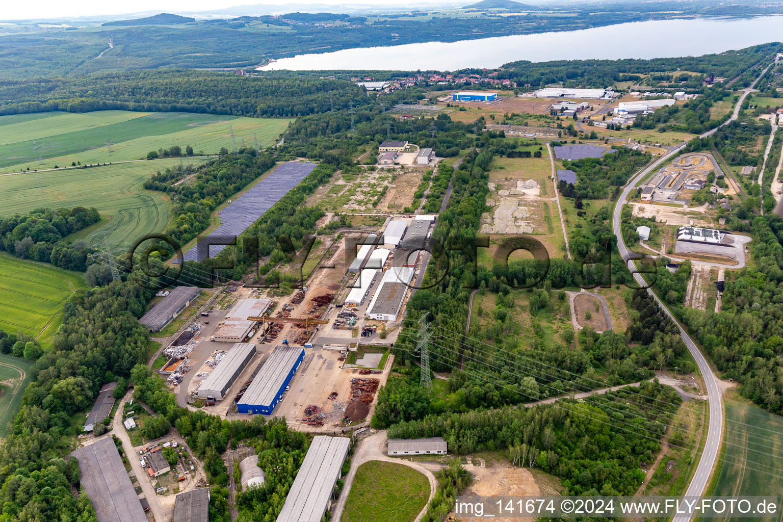 Vue aérienne de Zone industrielle d'Ostritzer Straße avec Polyvlies-Beyer-Sachsen-Betriebsführungs-GmbH et Oostdam Metallhandels GmbH à le quartier Hagenwerder in Görlitz dans le département Saxe, Allemagne