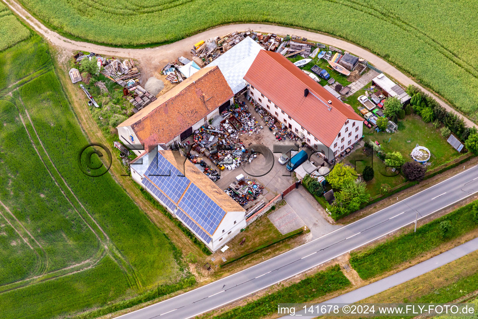 Vue aérienne de Steffen Schnei ferraille, éviscération à le quartier Leuba in Ostritz dans le département Saxe, Allemagne