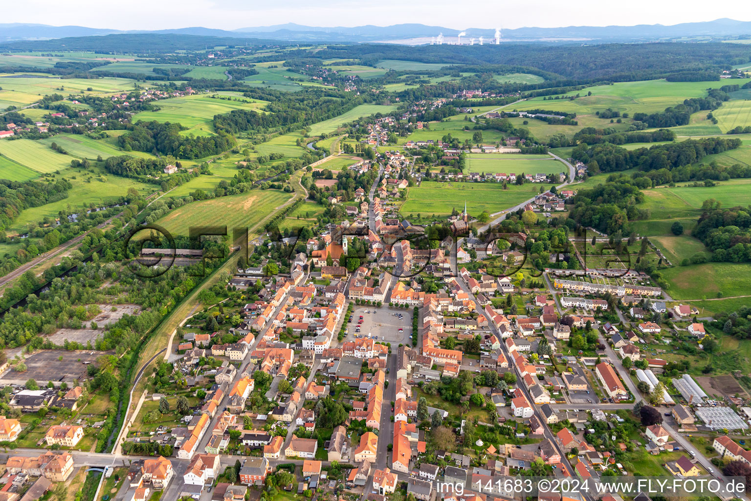 Vue aérienne de Du nord à Ostritz dans le département Saxe, Allemagne