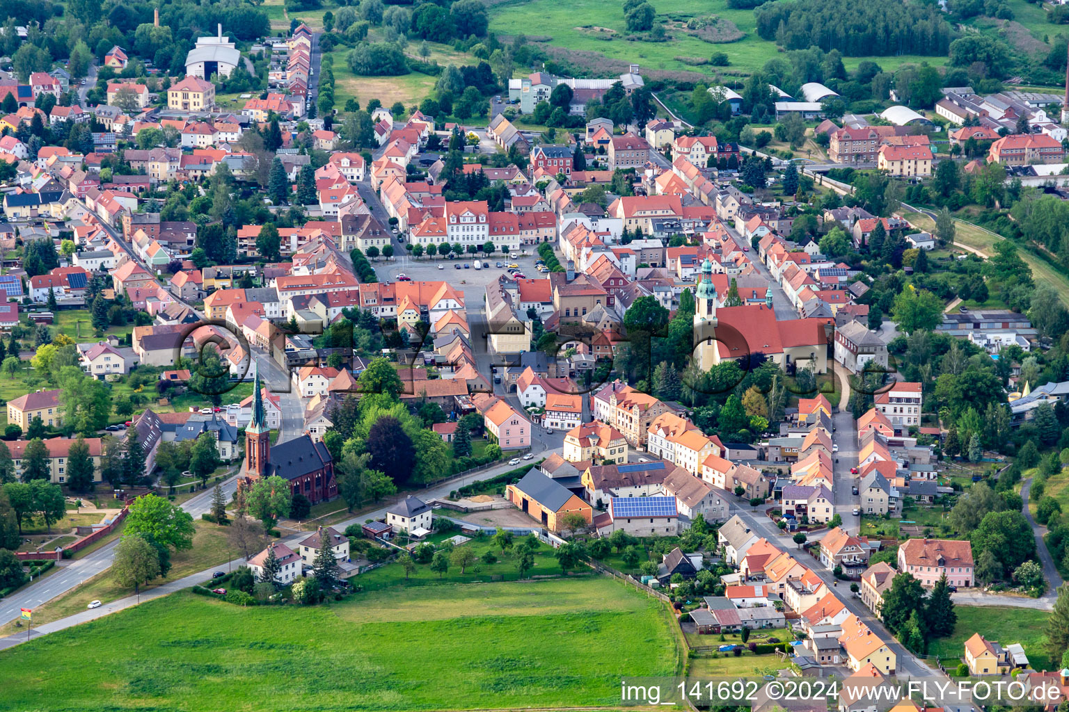 Vue aérienne de Du sud-ouest à Ostritz dans le département Saxe, Allemagne