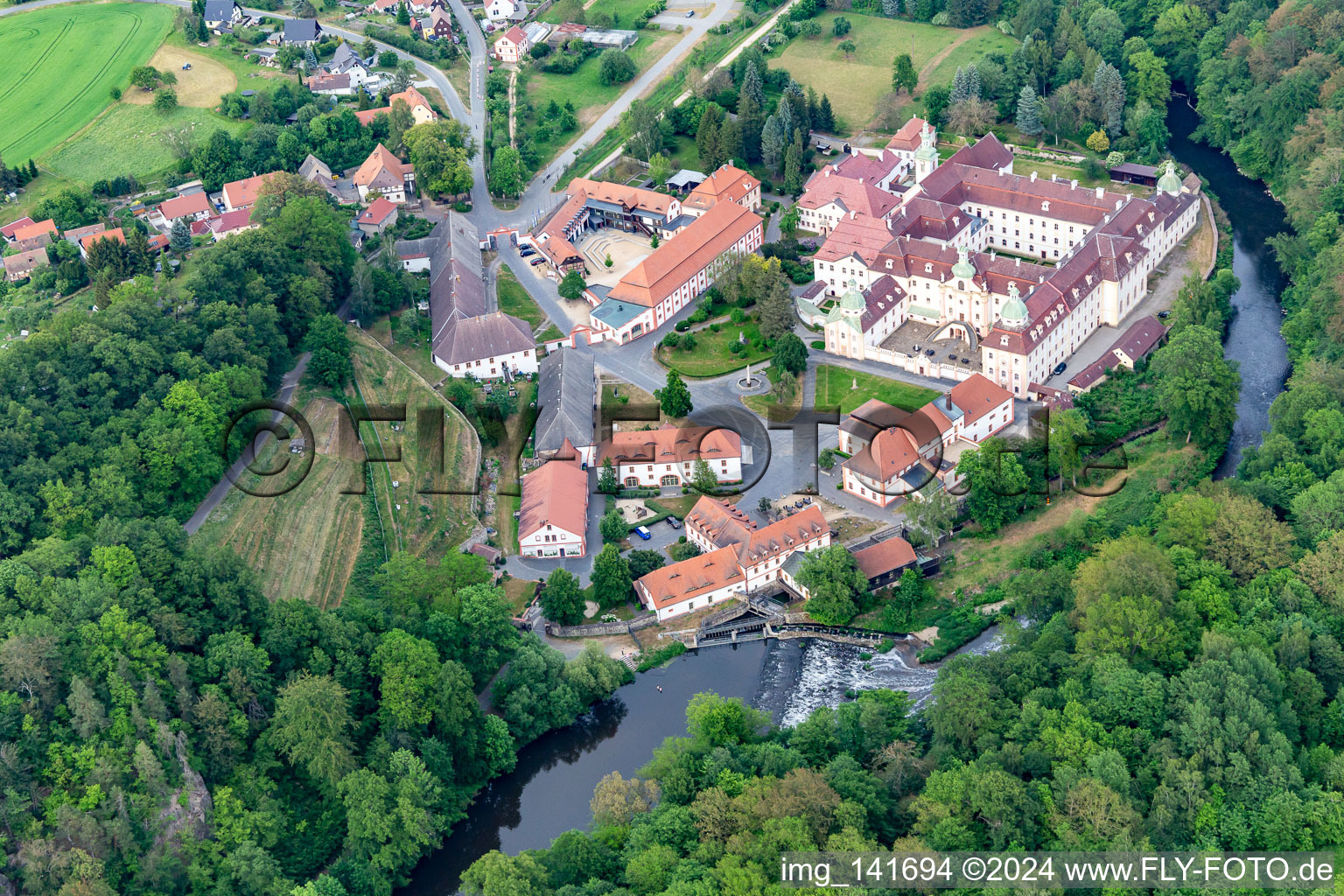 Vue aérienne de Monastère des Soeurs, rue Marienthal à le quartier Marienthal in Ostritz dans le département Saxe, Allemagne