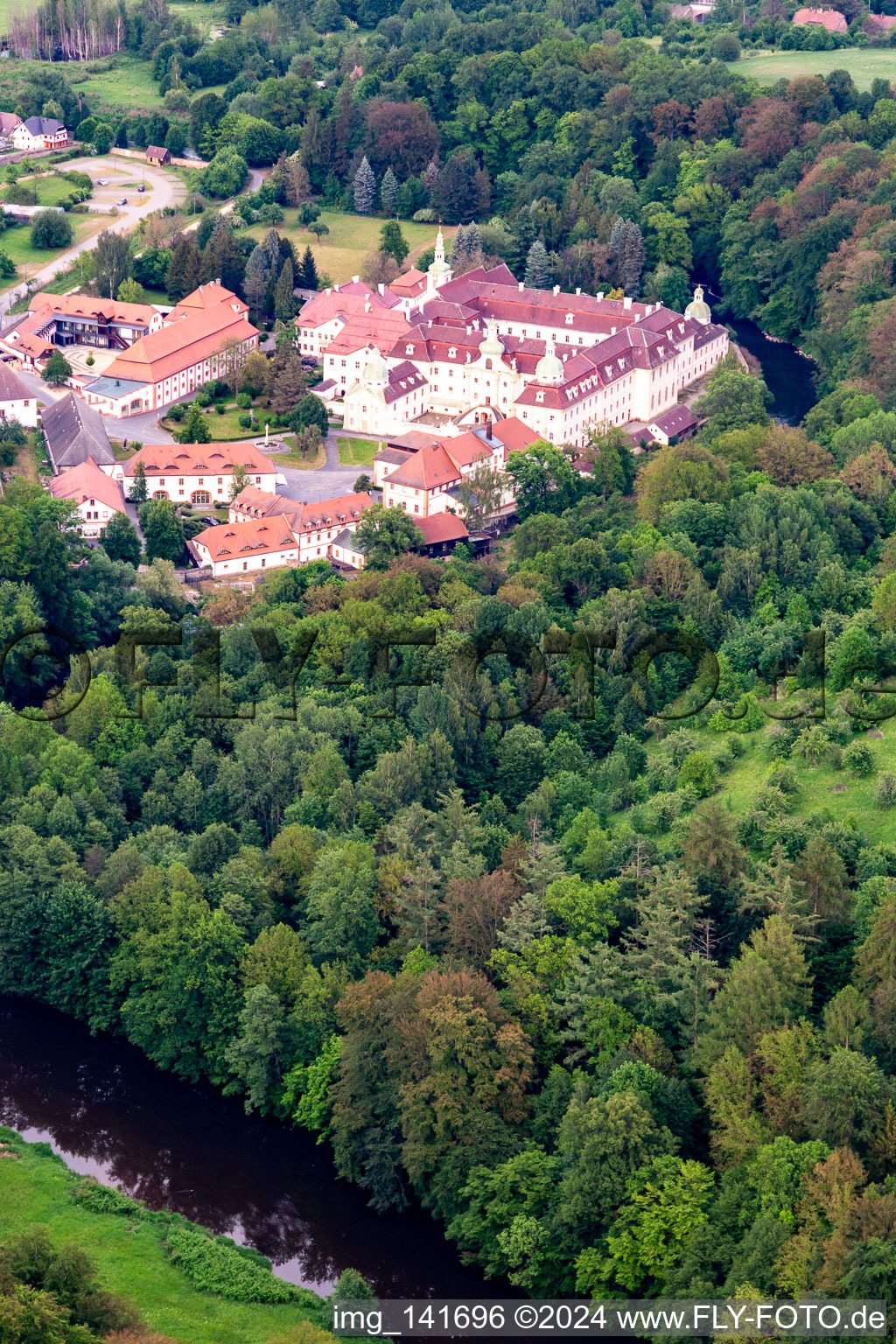 Vue aérienne de Monastère des Soeurs, rue Marienthal à le quartier Marienthal in Ostritz dans le département Saxe, Allemagne