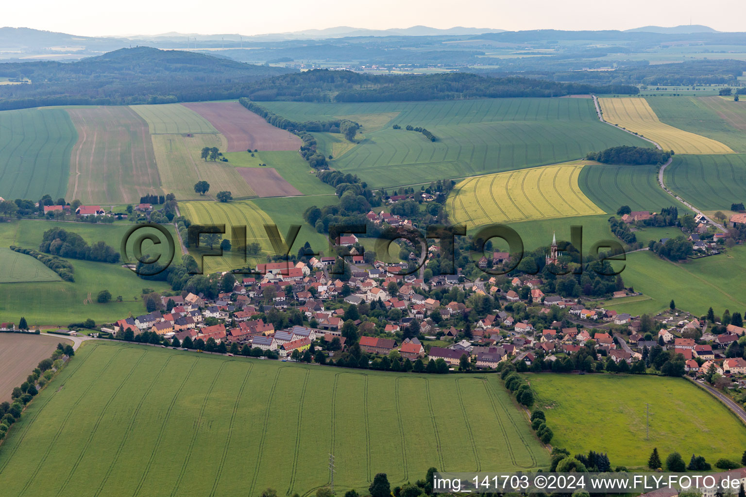 Vue aérienne de Du sud-est à le quartier Dittelsdorf in Zittau dans le département Saxe, Allemagne