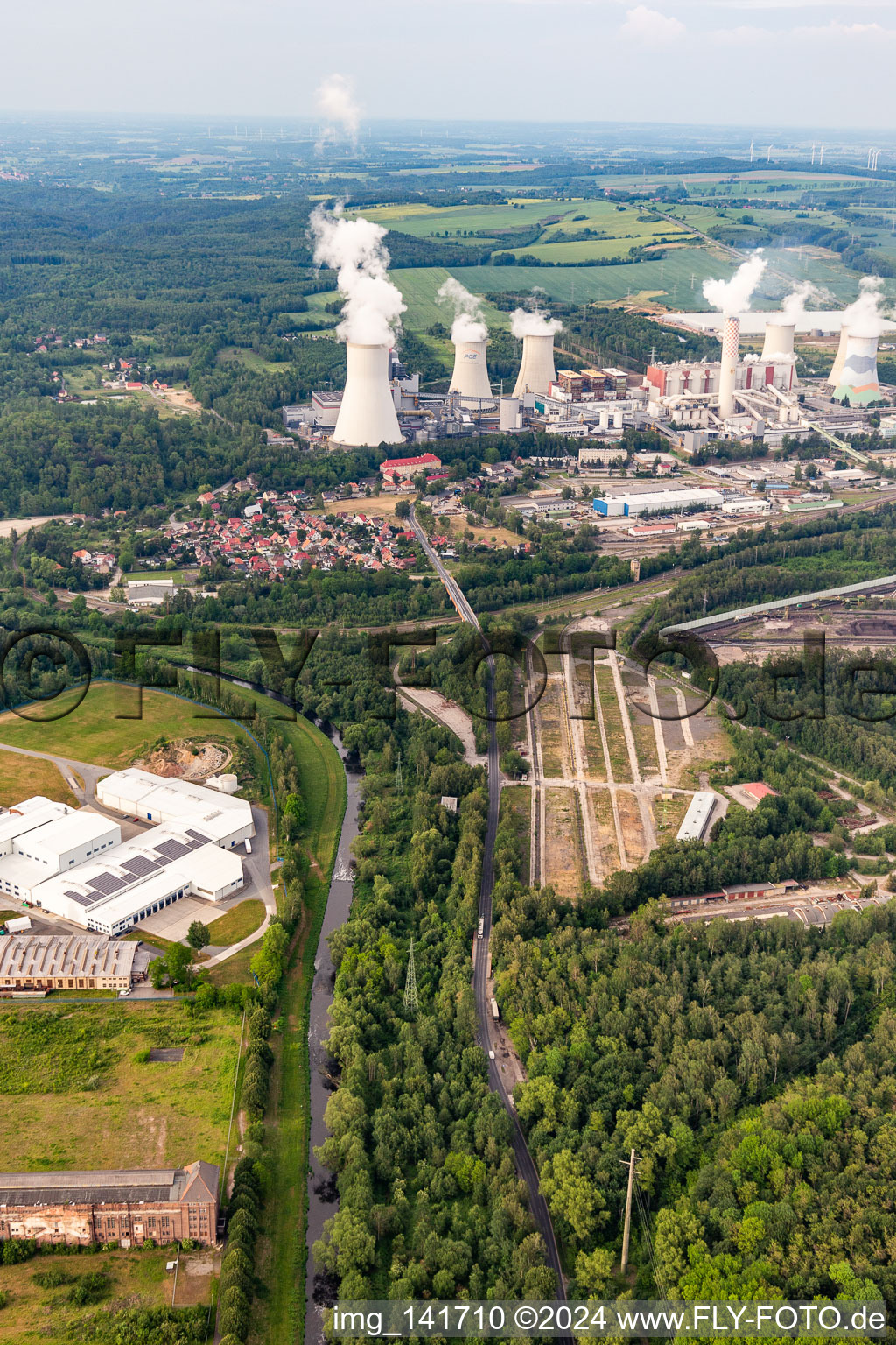 Vue aérienne de Centrale électrique à lignite de Turów "PGE Górnictwo i Energetyka Konwencjonalna SA, Oddział Elektrownia Turów à le quartier Hirschfelde in Zittau dans le département Saxe, Allemagne