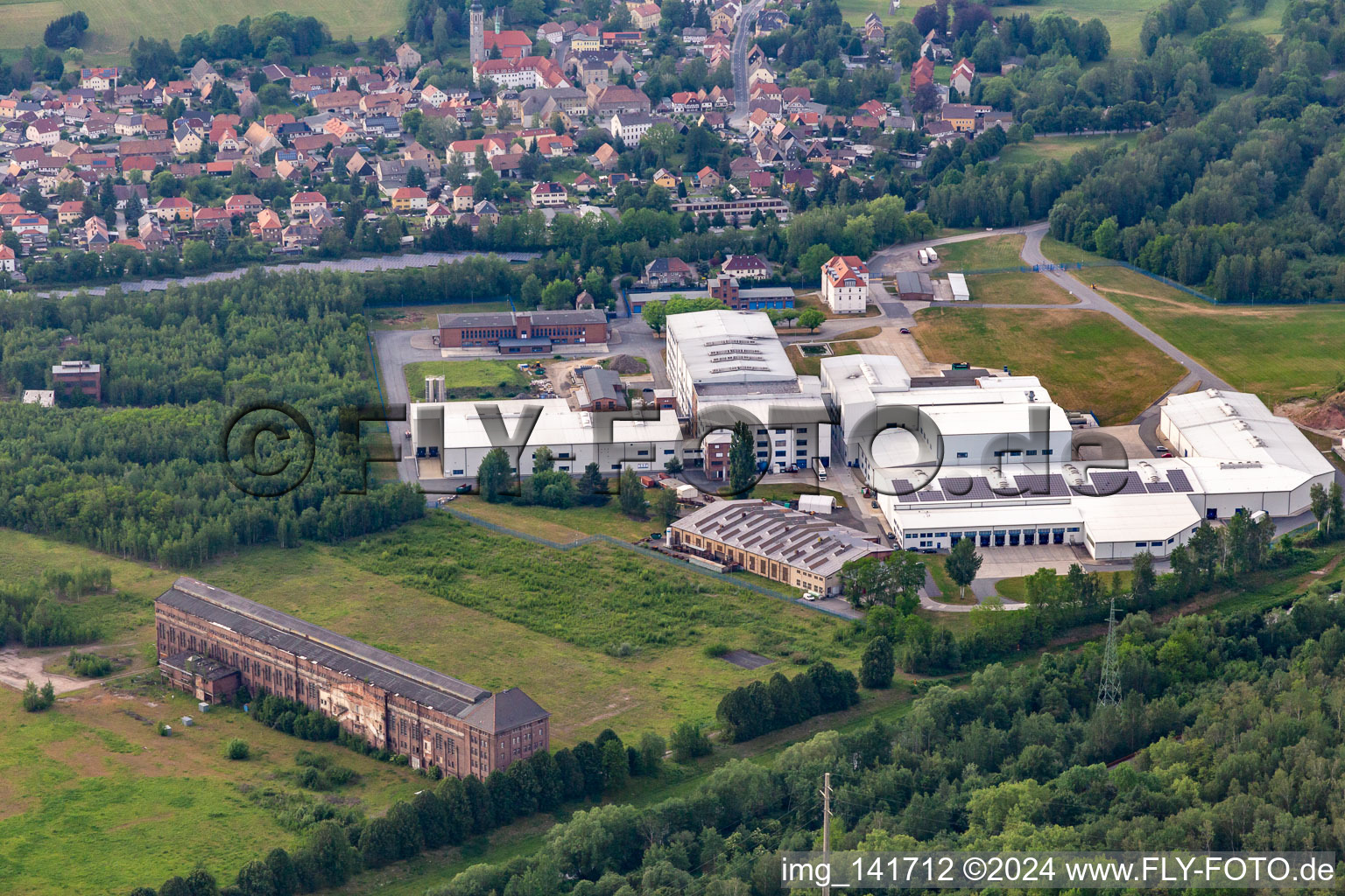 Vue aérienne de Monument de la Fondation Kraftwerk Hirschfelde et de HGS GmbH à le quartier Hirschfelde in Zittau dans le département Saxe, Allemagne