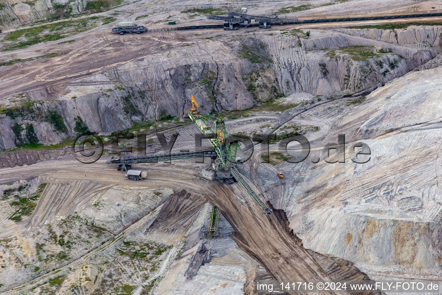 Vue aérienne de Pelle à convoyeur dans la mine à ciel ouvert de lignite "PGE Górnictwo i Energetyka Konwencjonalna Oddział Kopalnia Węgla Brunatnego Turów à Bogatynia dans le département Basse-Silésie, Pologne