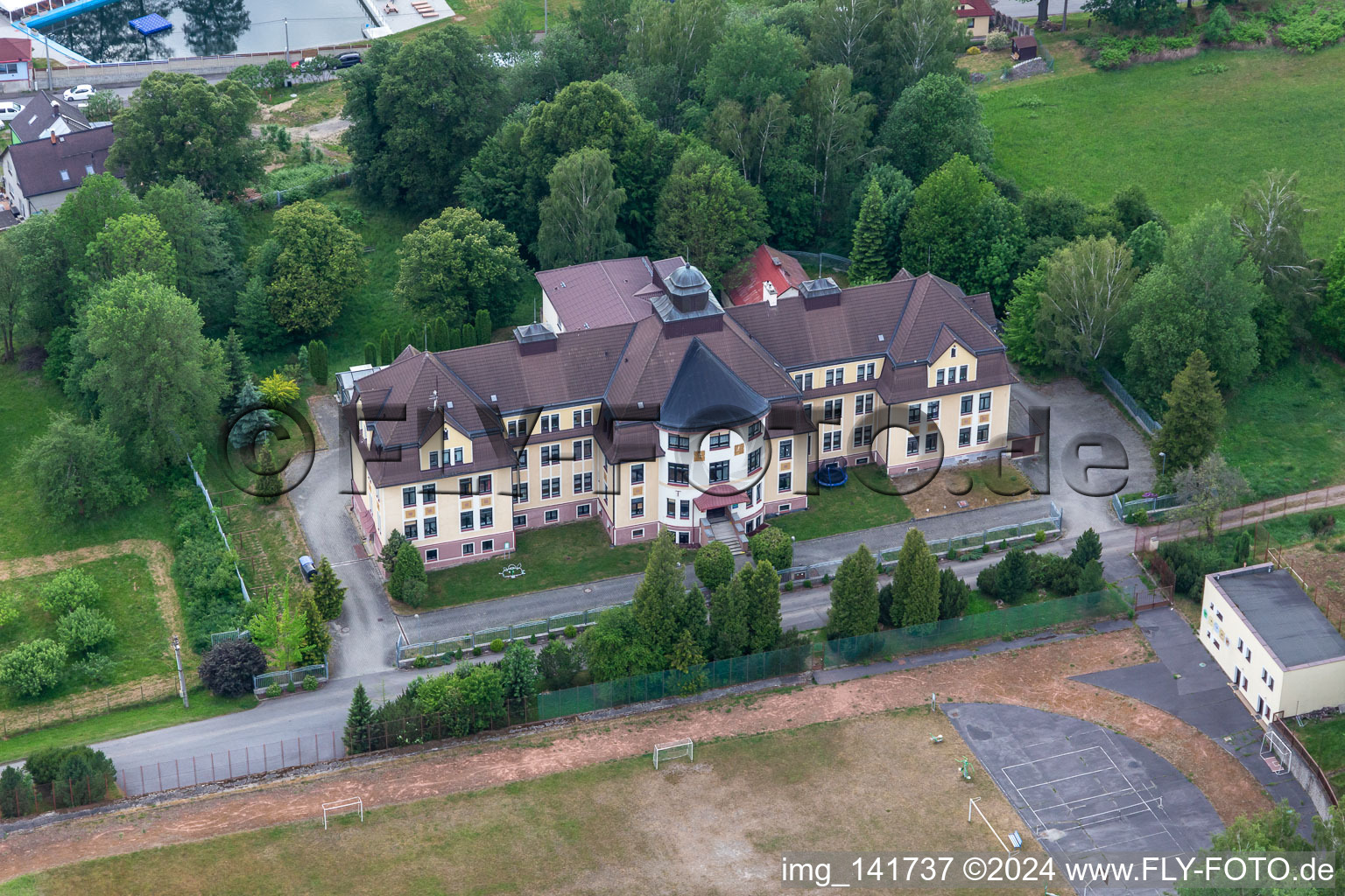 Vue aérienne de École "Výchovný Ústav A Dětský Domov Se Školou, Střední Škola, Základní Škola à Chrastava dans le département Liberec, République tchèque