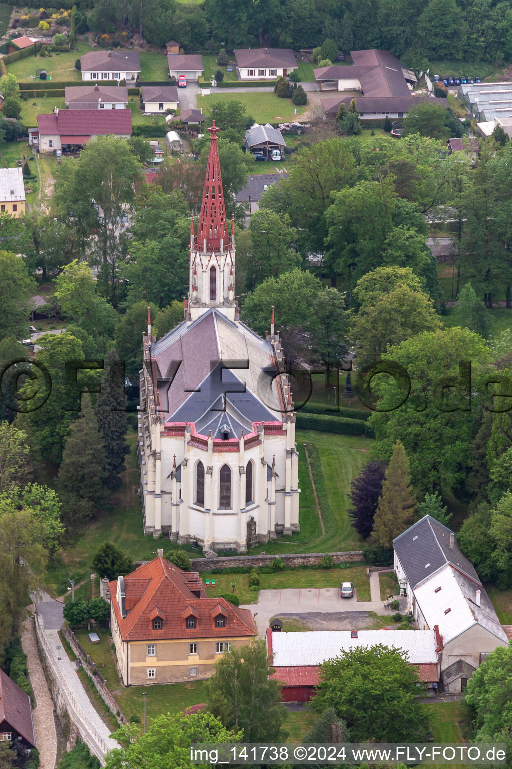 Vue aérienne de Église "Kostel sv. Vavřince Chrastava à Chrastava dans le département Liberec, République tchèque