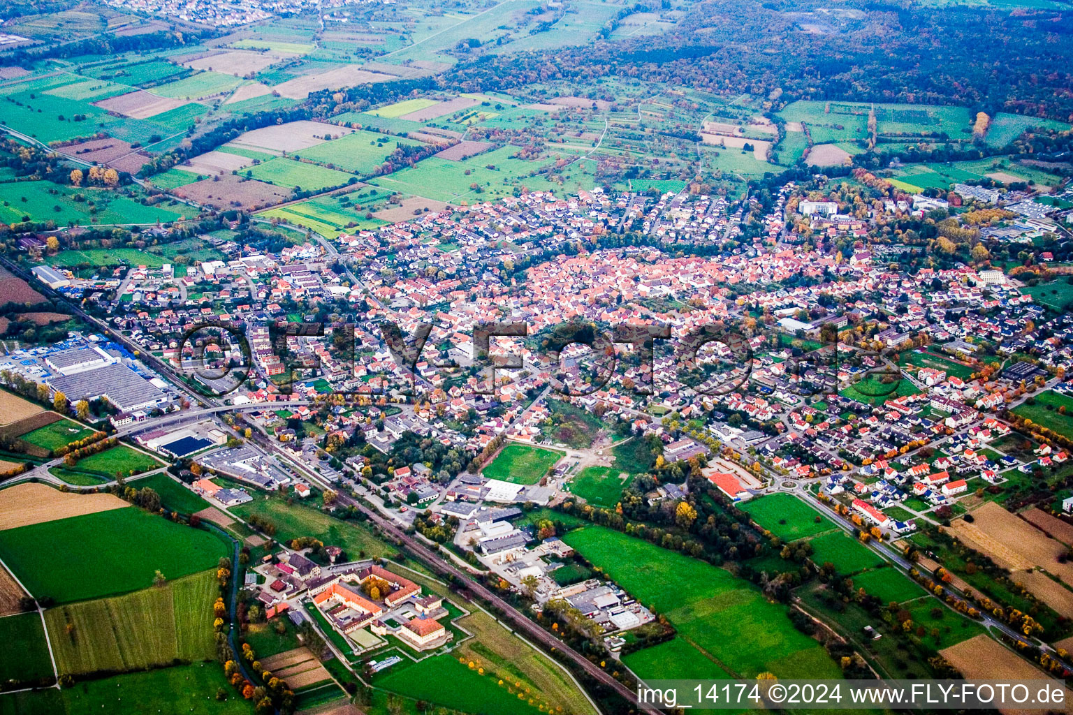 Vue aérienne de Quartier Mingolsheim à le quartier Bad Mingolsheim in Bad Schönborn dans le département Bade-Wurtemberg, Allemagne