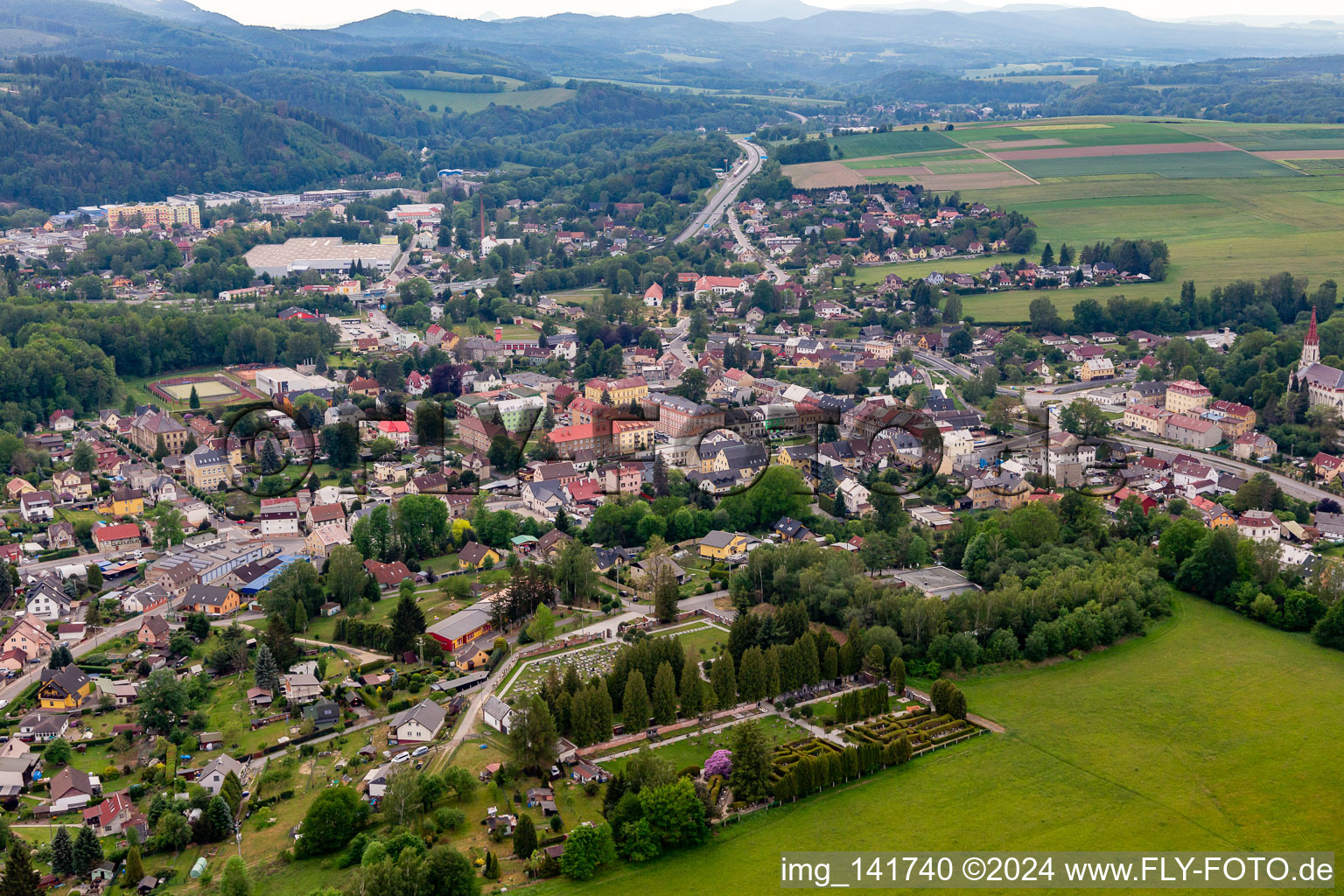 Vue aérienne de Kratzau à Chrastava dans le département Liberec, République tchèque