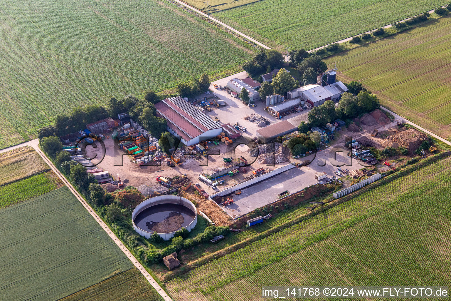 Vue aérienne de Services de jardinage d'Aussiedlerhof à Bellheim dans le département Rhénanie-Palatinat, Allemagne