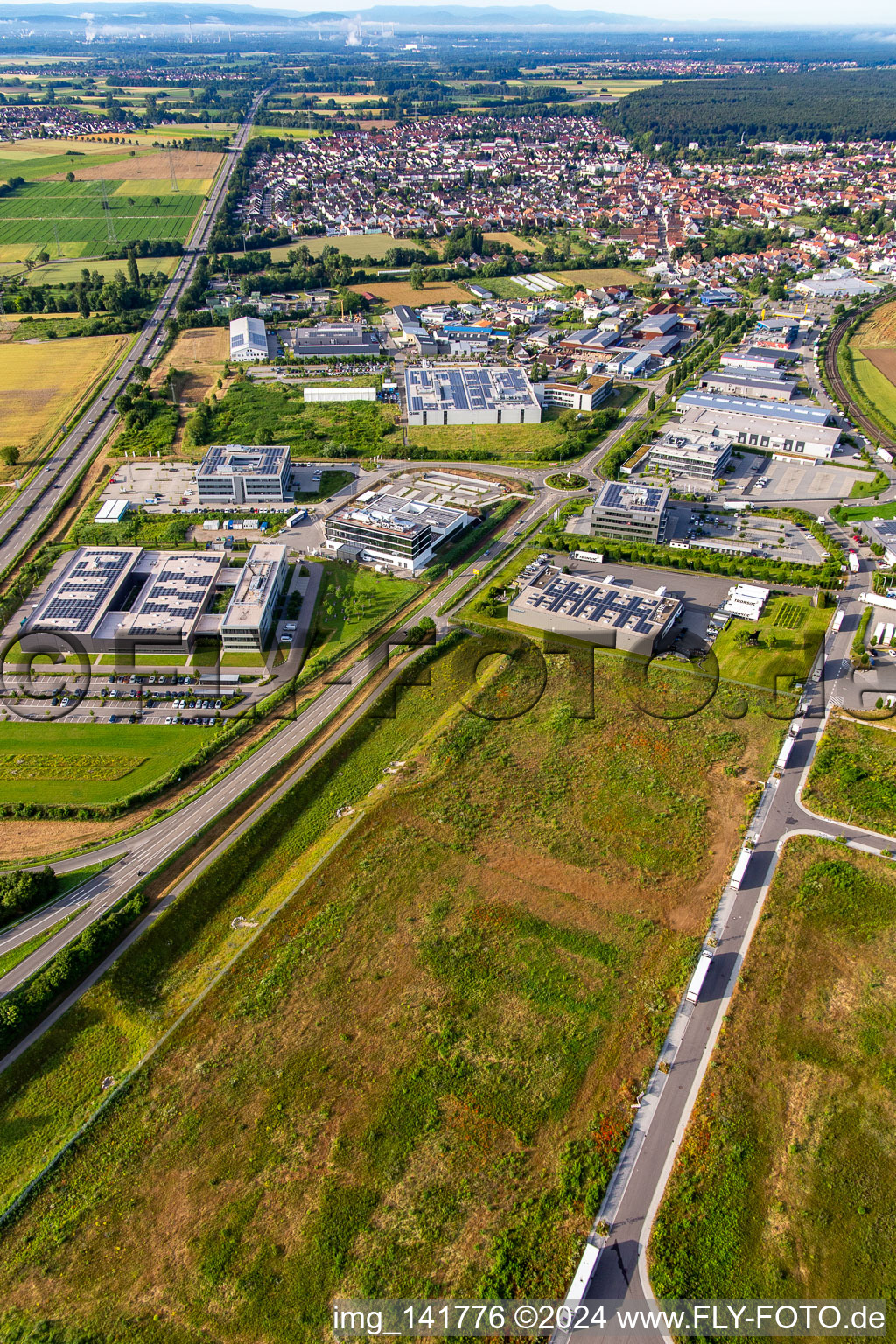 Vue aérienne de Développement de l'extension nord de la zone commerciale Im Speyerer Tal à Rülzheim dans le département Rhénanie-Palatinat, Allemagne