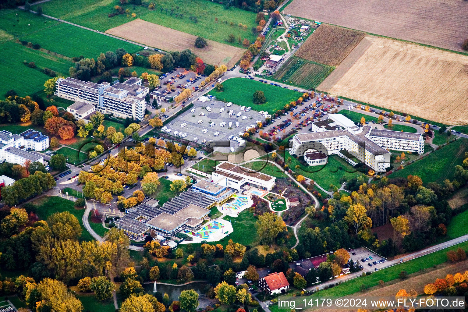 Vue aérienne de Clinique Reh Sigmund Weil et Thermarium à le quartier Bad Mingolsheim in Bad Schönborn dans le département Bade-Wurtemberg, Allemagne