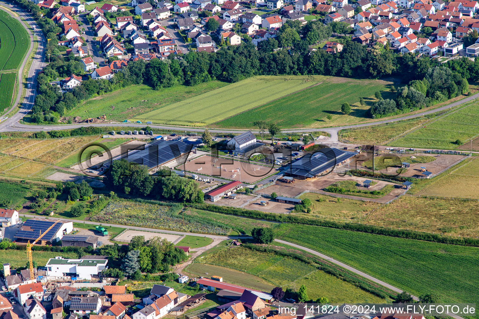 Vue aérienne de Centre équestre Erlenhof Neupotz à Neupotz dans le département Rhénanie-Palatinat, Allemagne