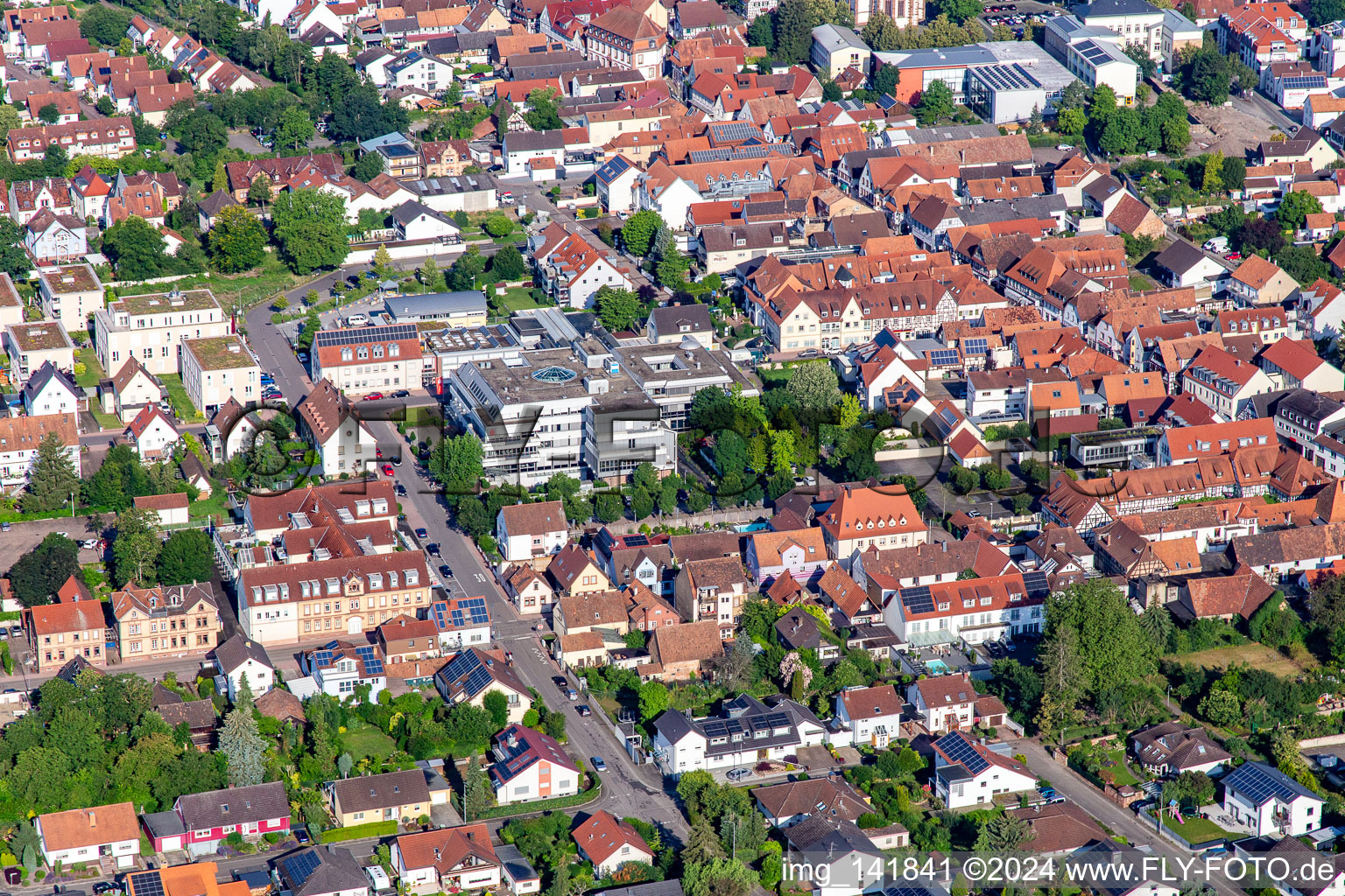 Vue aérienne de Ancienne Sparkasse Südpfalz à Kandel dans le département Rhénanie-Palatinat, Allemagne