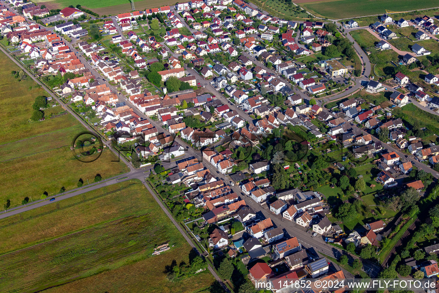 Sarrestr à Kandel dans le département Rhénanie-Palatinat, Allemagne du point de vue du drone