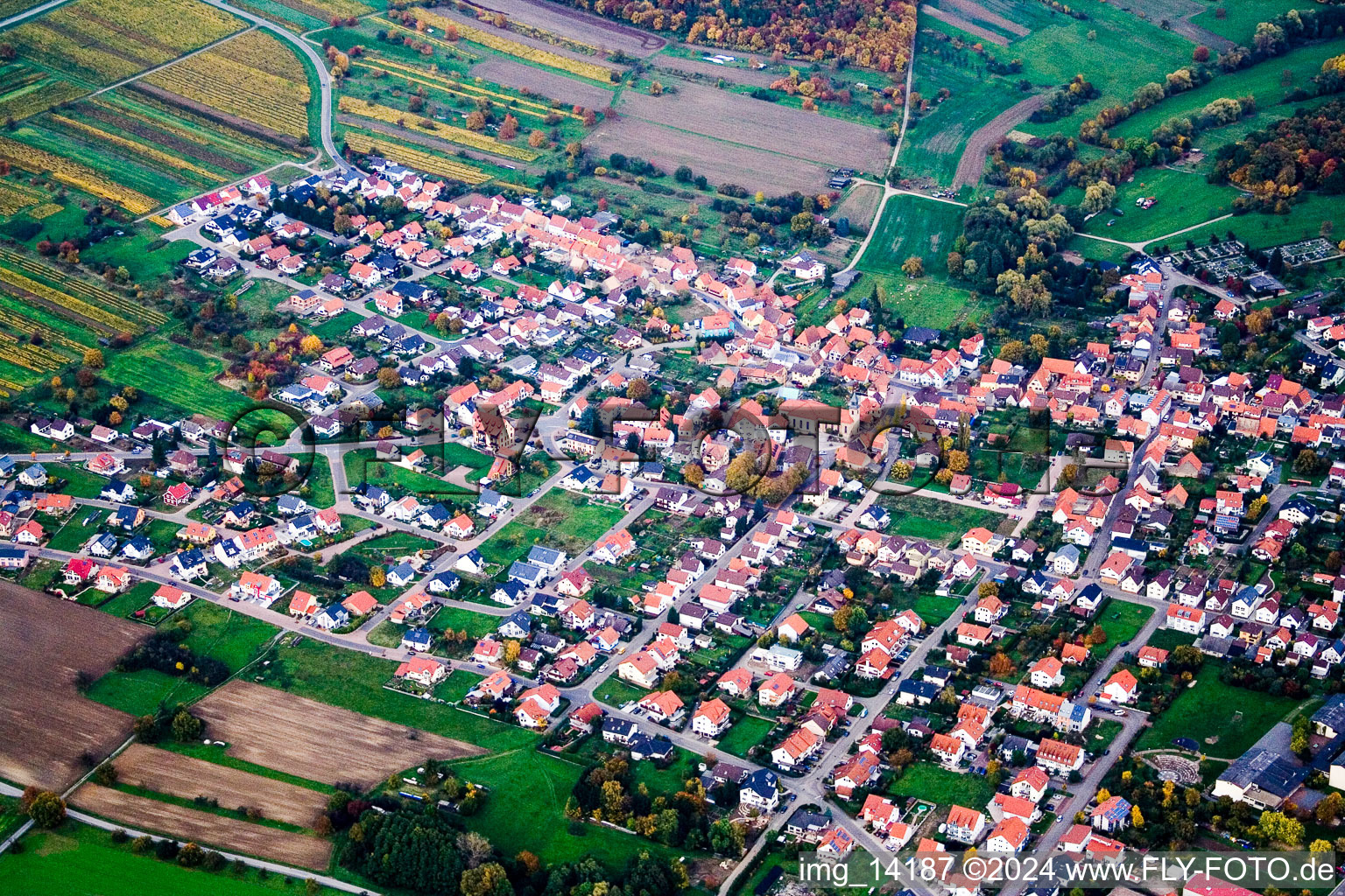 Vue aérienne de De l'ouest à le quartier Rettigheim in Mühlhausen dans le département Bade-Wurtemberg, Allemagne