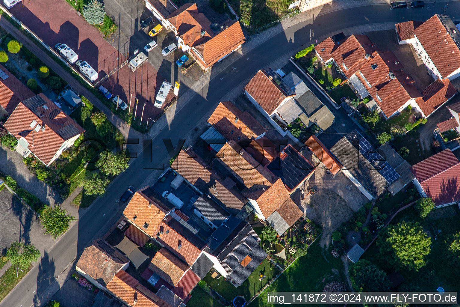 Vue aérienne de Rue Haupt à Minfeld dans le département Rhénanie-Palatinat, Allemagne