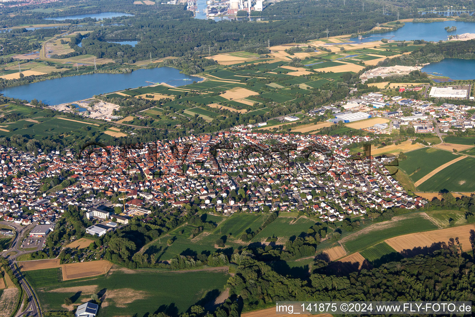 Vue aérienne de De l'ouest à Hagenbach dans le département Rhénanie-Palatinat, Allemagne