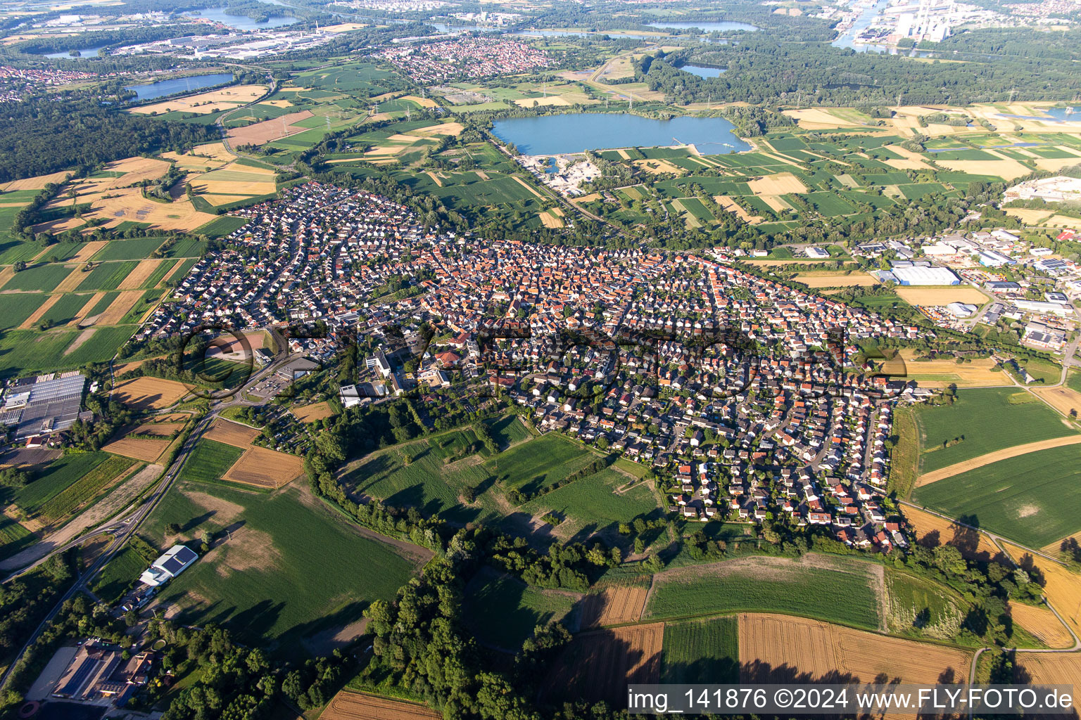 Vue aérienne de Du sud-ouest à Hagenbach dans le département Rhénanie-Palatinat, Allemagne