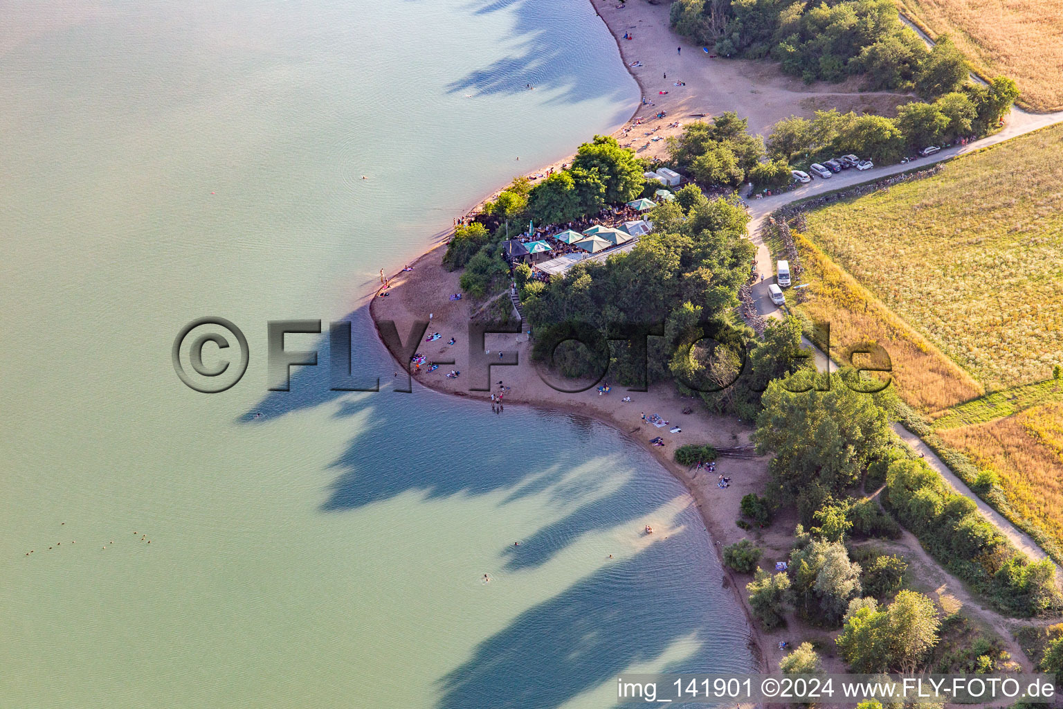 Vue aérienne de Snack-bar Seegugger à Epplesee à le quartier Forchheim in Rheinstetten dans le département Bade-Wurtemberg, Allemagne