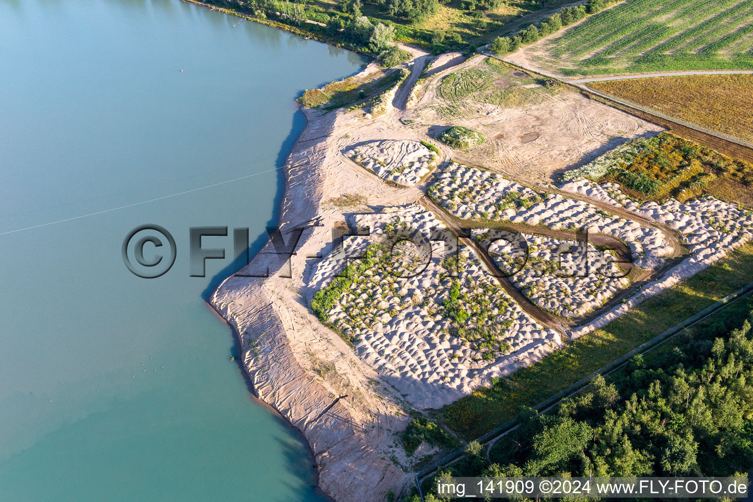 Vue aérienne de Décharge sur Allmendäcker sur Epplesee à le quartier Silberstreifen in Rheinstetten dans le département Bade-Wurtemberg, Allemagne