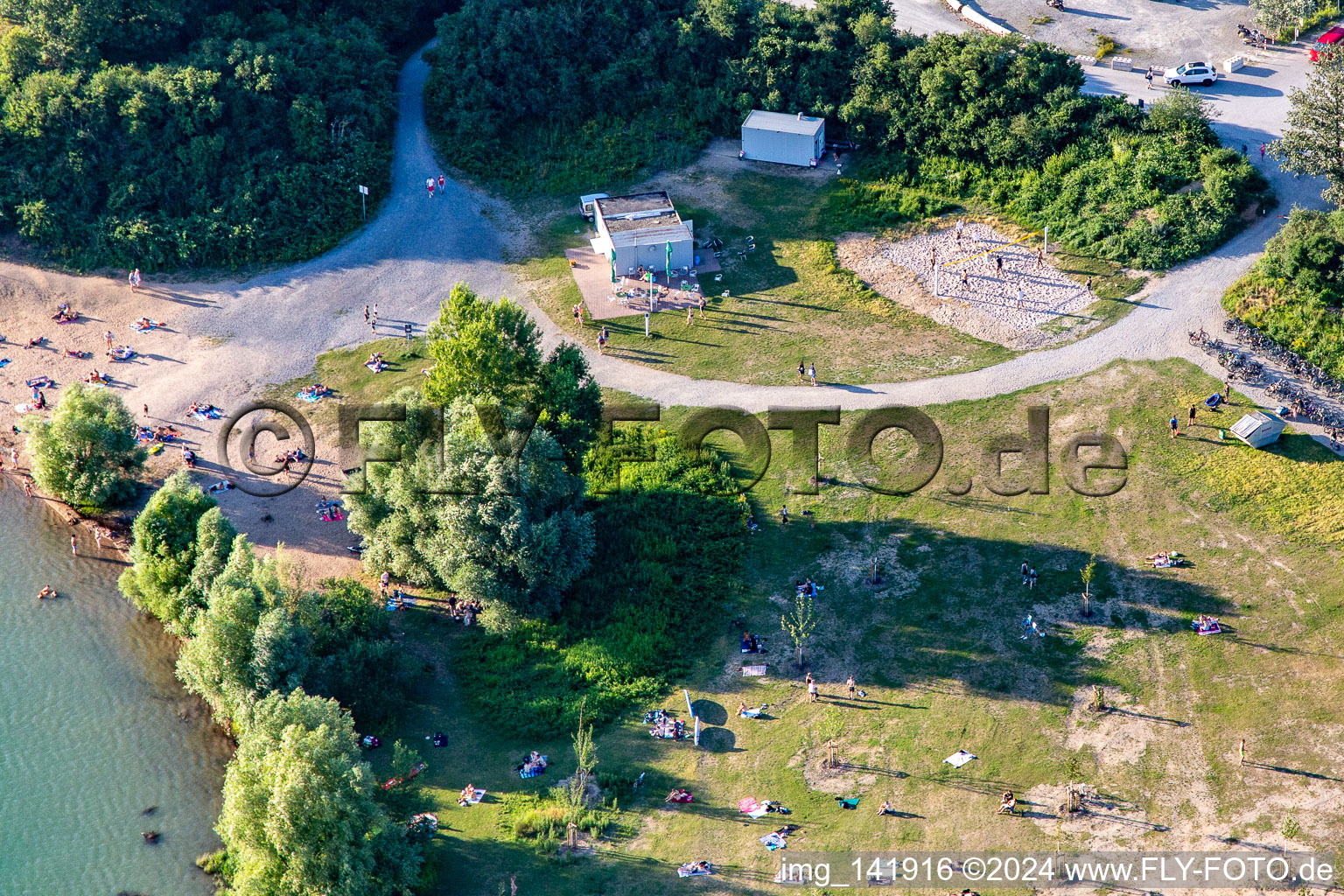 Vue oblique de Terrain de beach-volley à Epplesee à le quartier Silberstreifen in Rheinstetten dans le département Bade-Wurtemberg, Allemagne